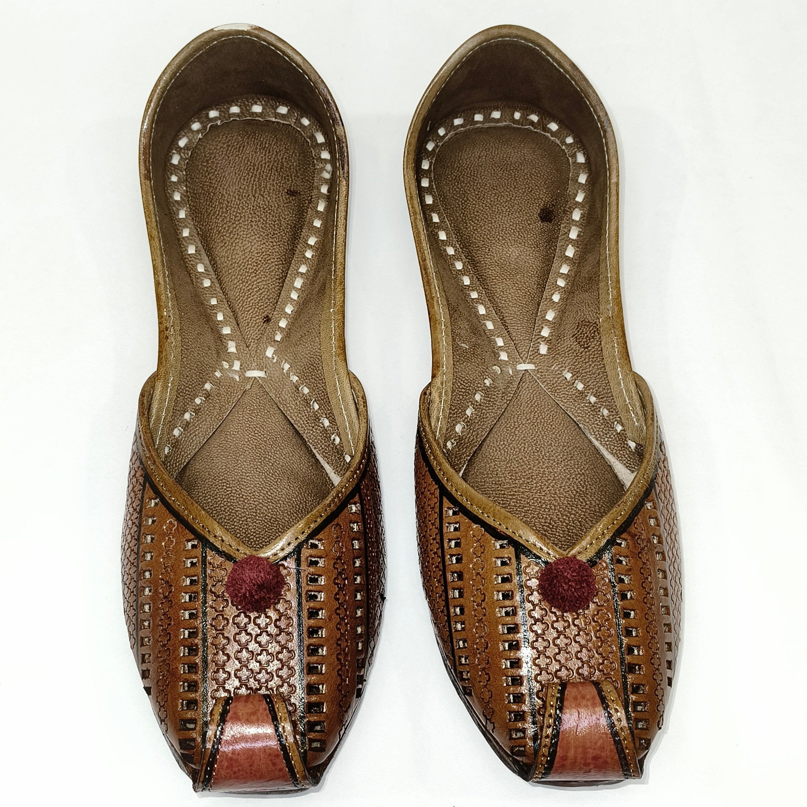 Punjabi Jutti Heavy Leather Pom Pom Work2518