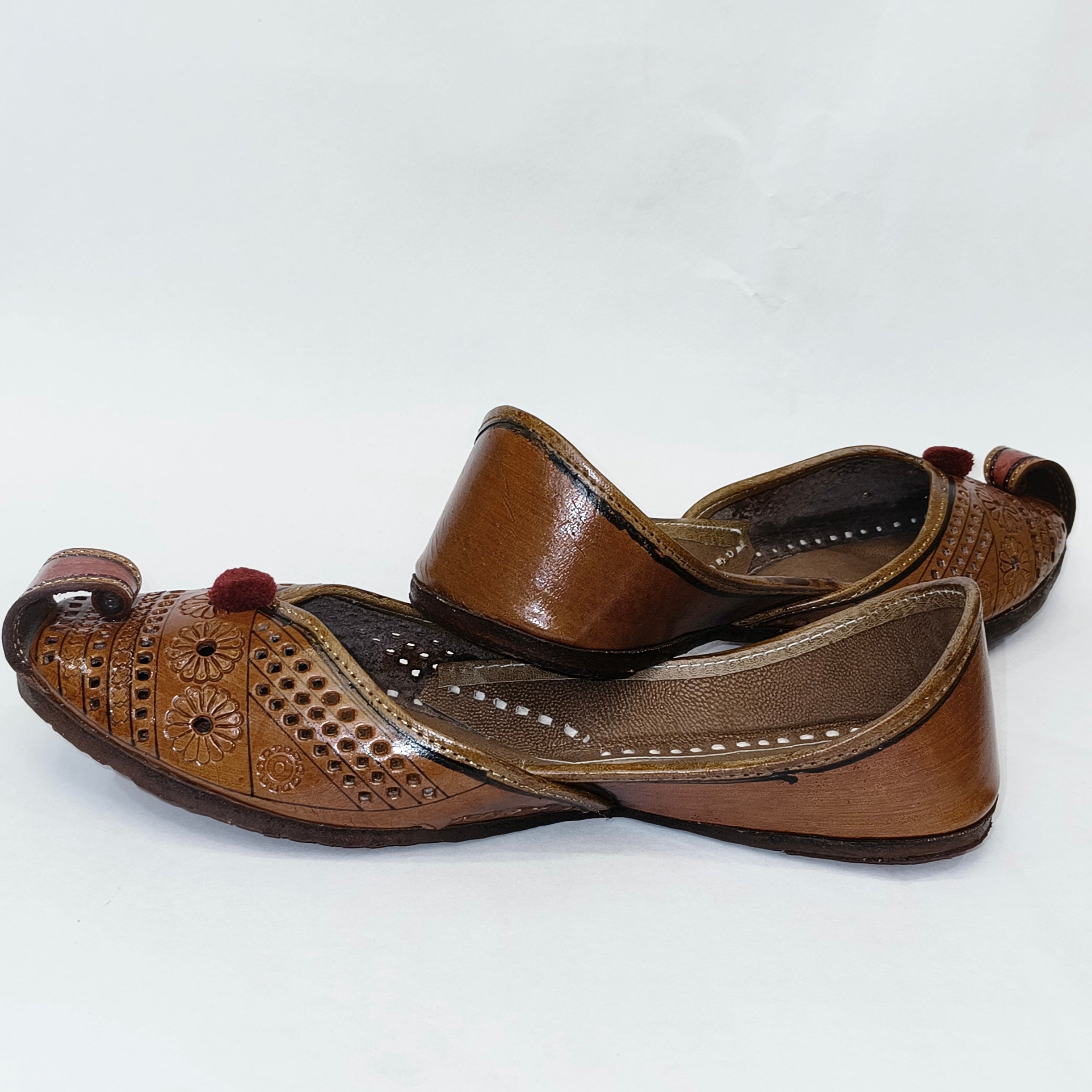Punjabi Jutti Heavy Leather Pom Pom Work2517
