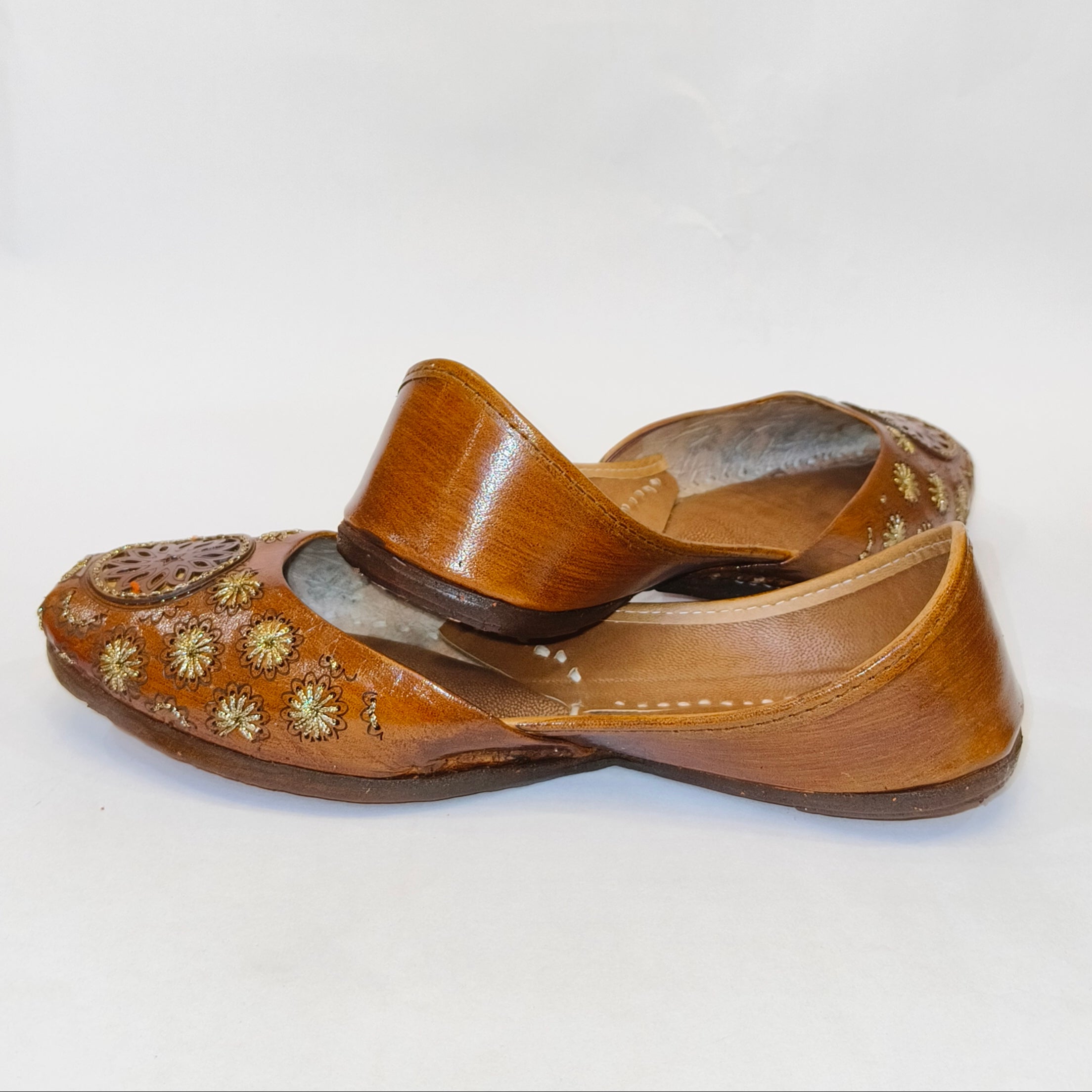 Punjabi Jutti sunflower Heavy Aari Work2513