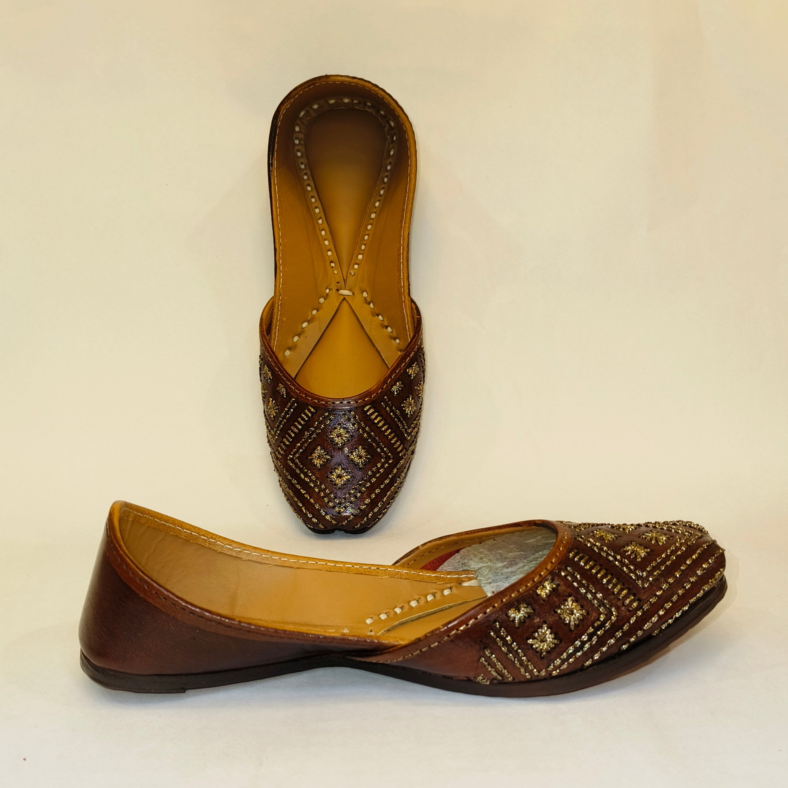 Punjabi Jutti Heavy Aari Work2512