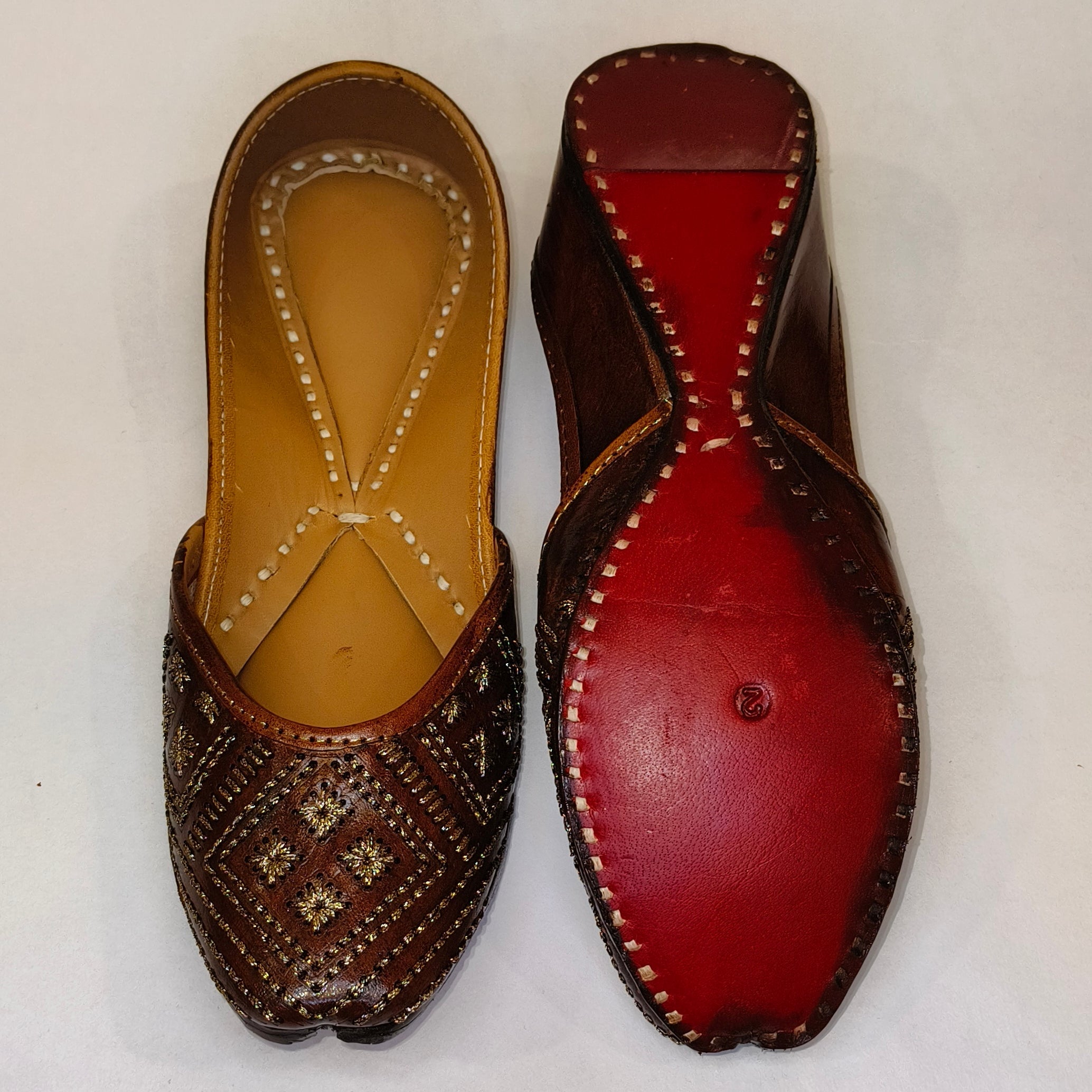 Punjabi Jutti Heavy Aari Work2512