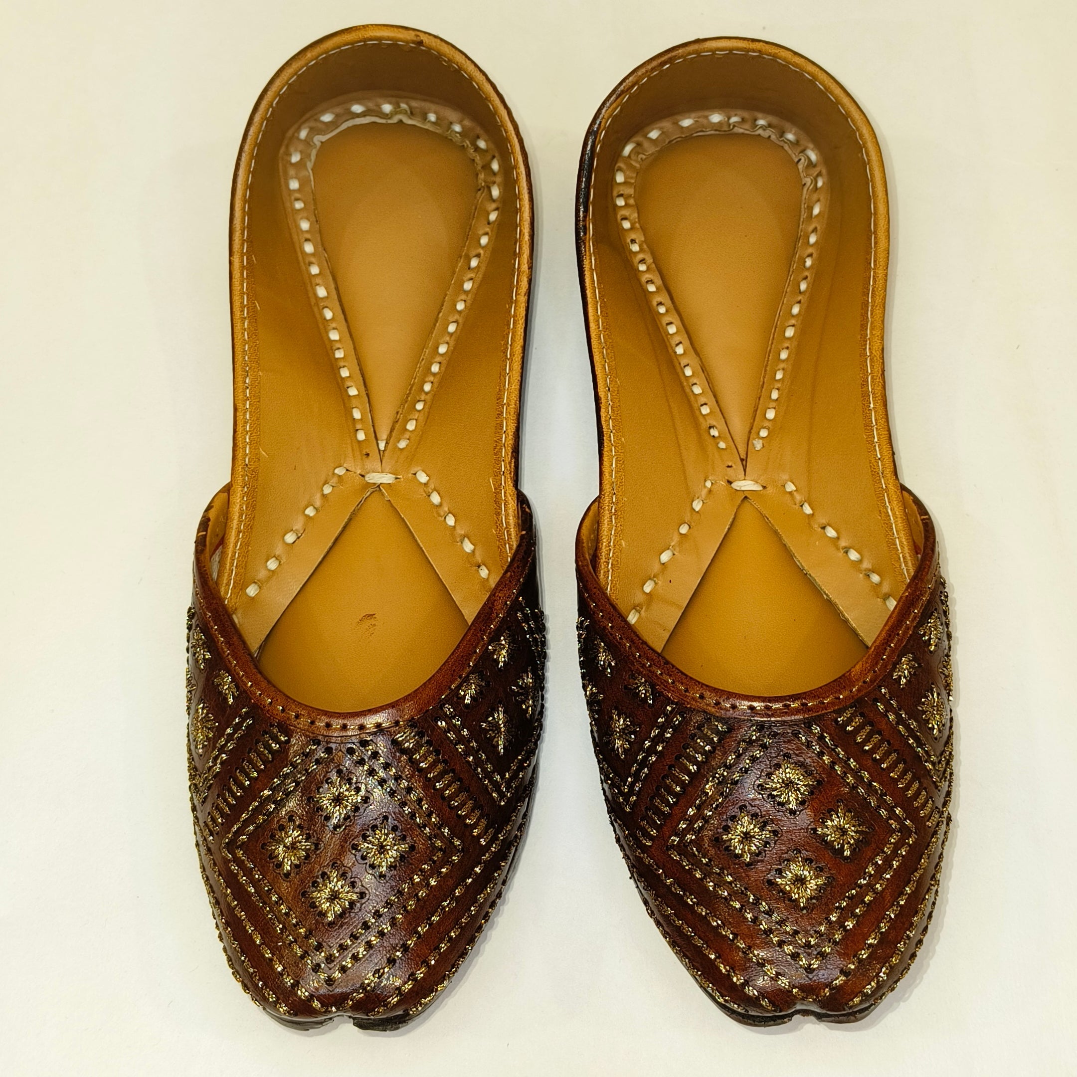 Punjabi Jutti Heavy Aari Work2512