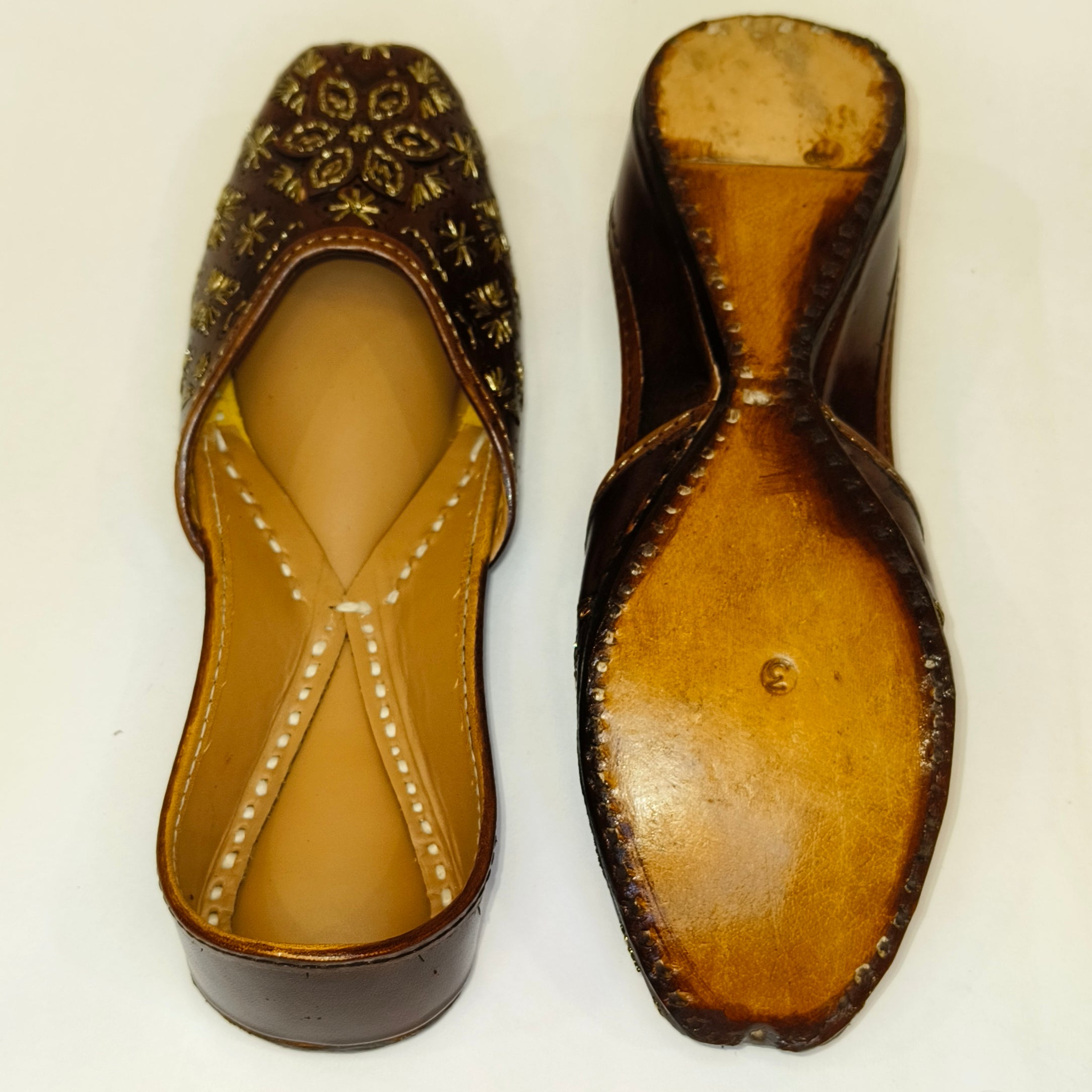 Punjabi Jutti Heavy Aari Work centre flower2507