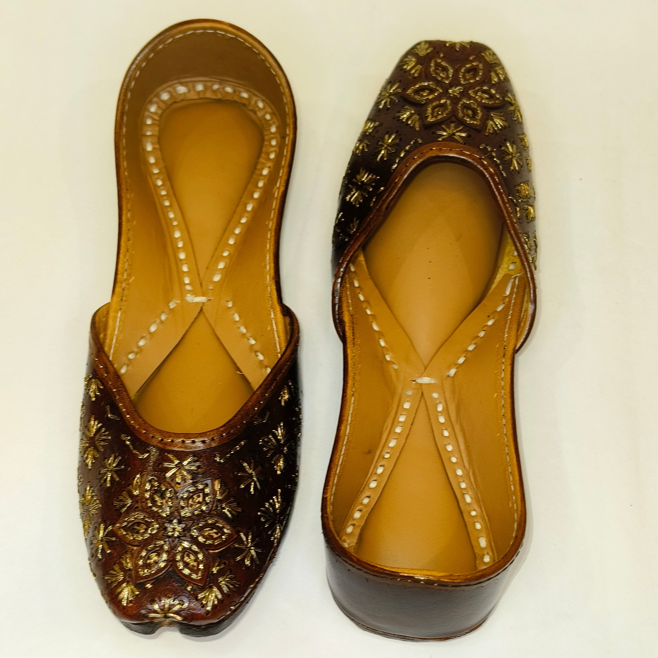 Punjabi Jutti Heavy Aari Work centre flower2507