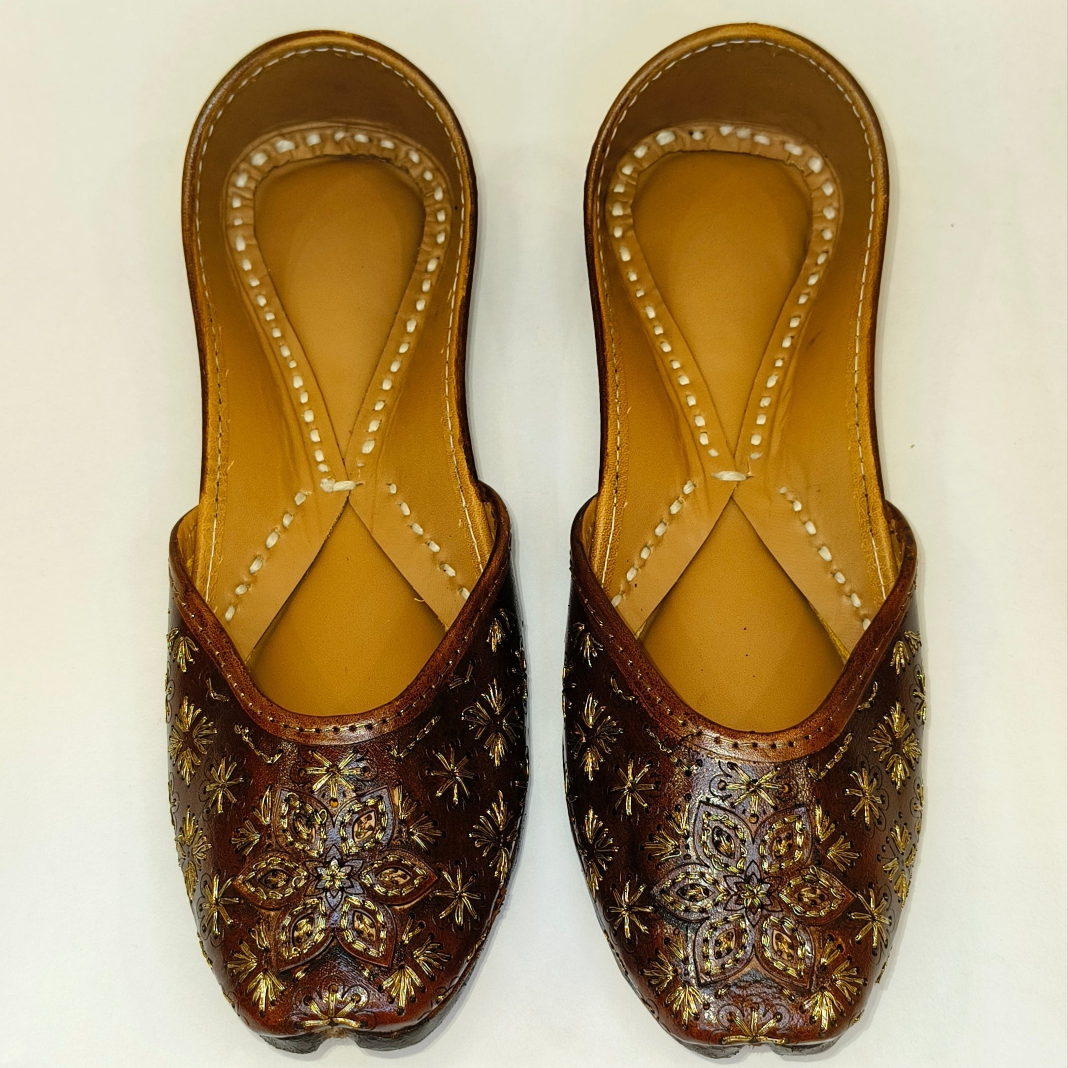 Punjabi Jutti Heavy Aari Work centre flower2507