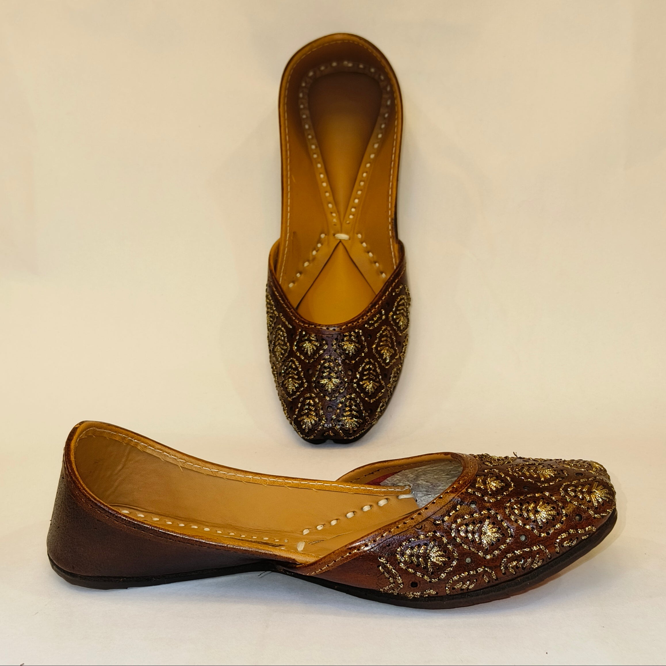 Punjabi Jutti Heavy Aari Work2505