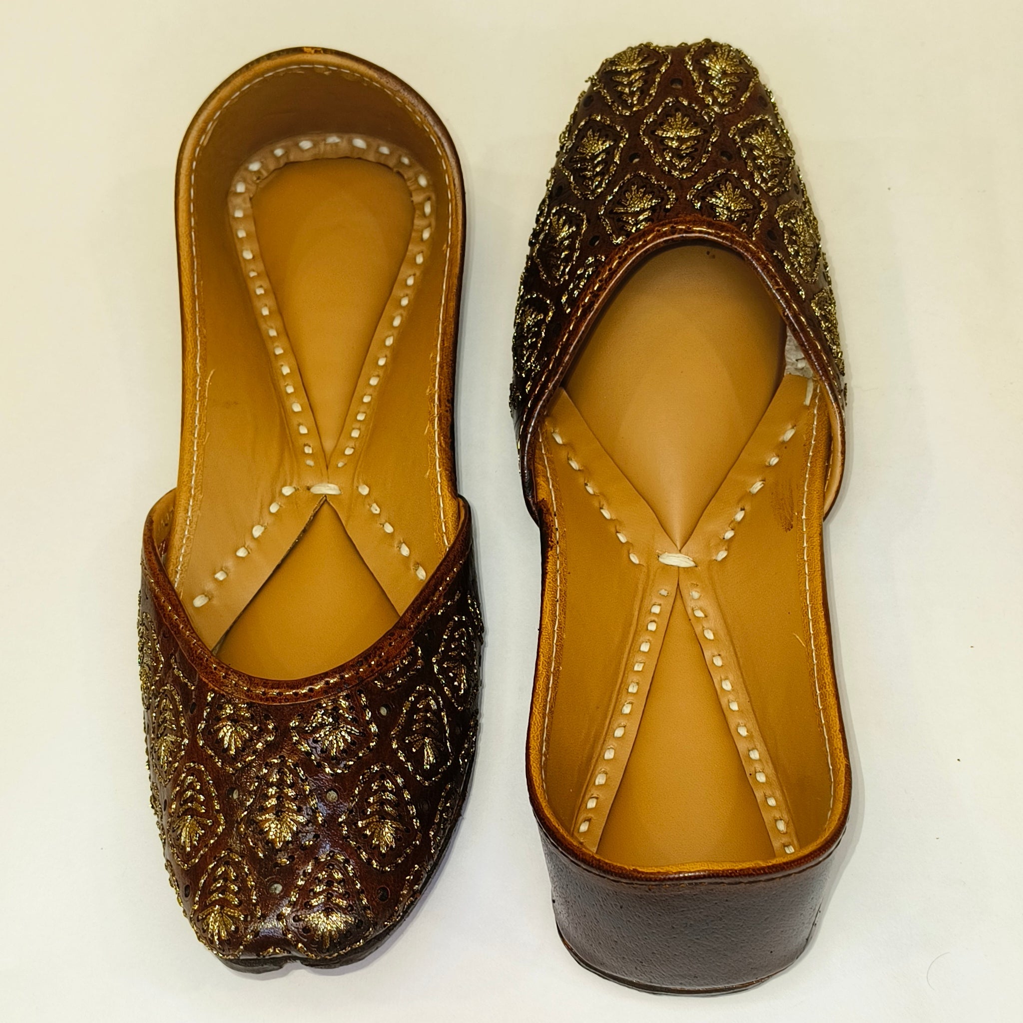 Punjabi Jutti Heavy Aari Work2505