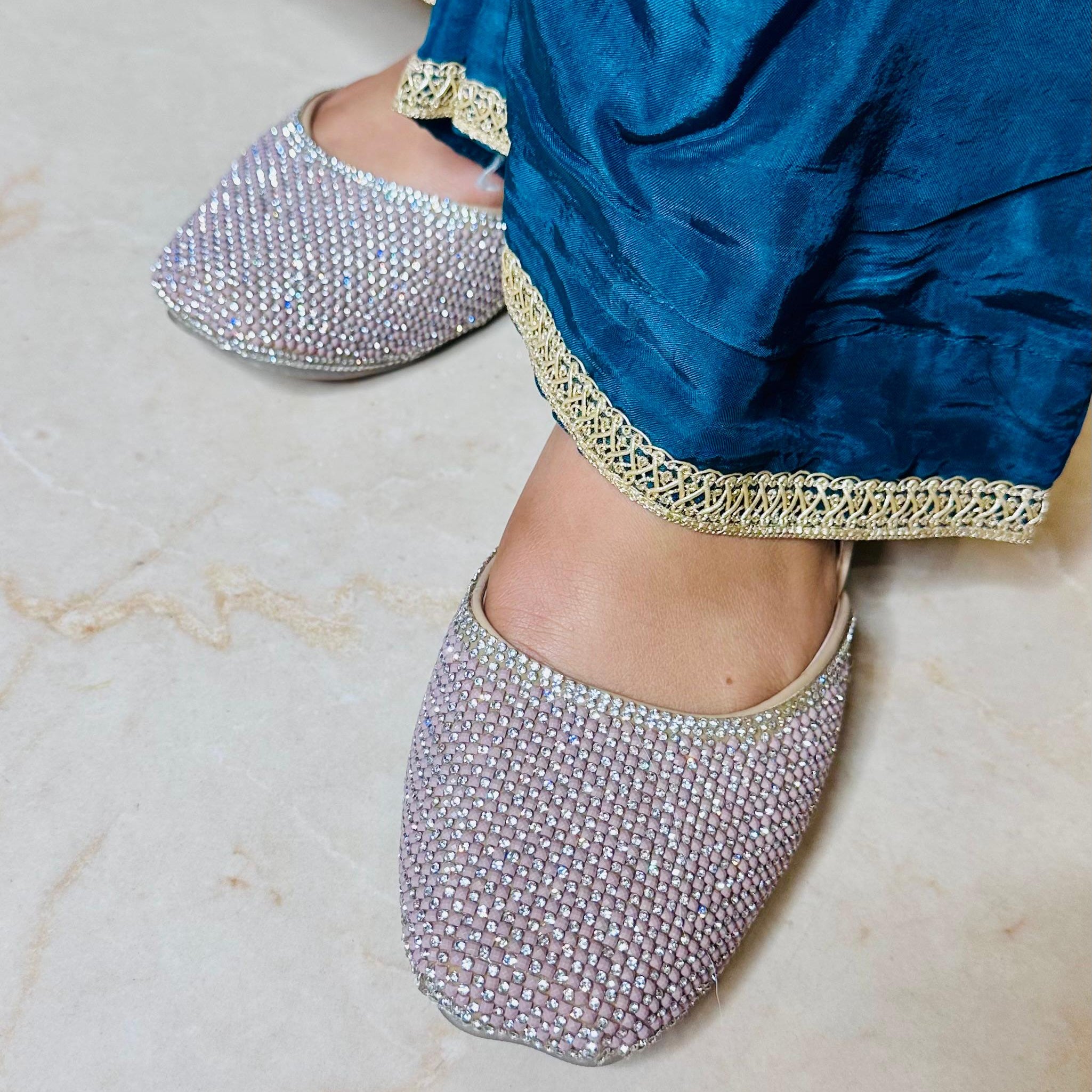 Punjabi Jutti heavy stone work 2922