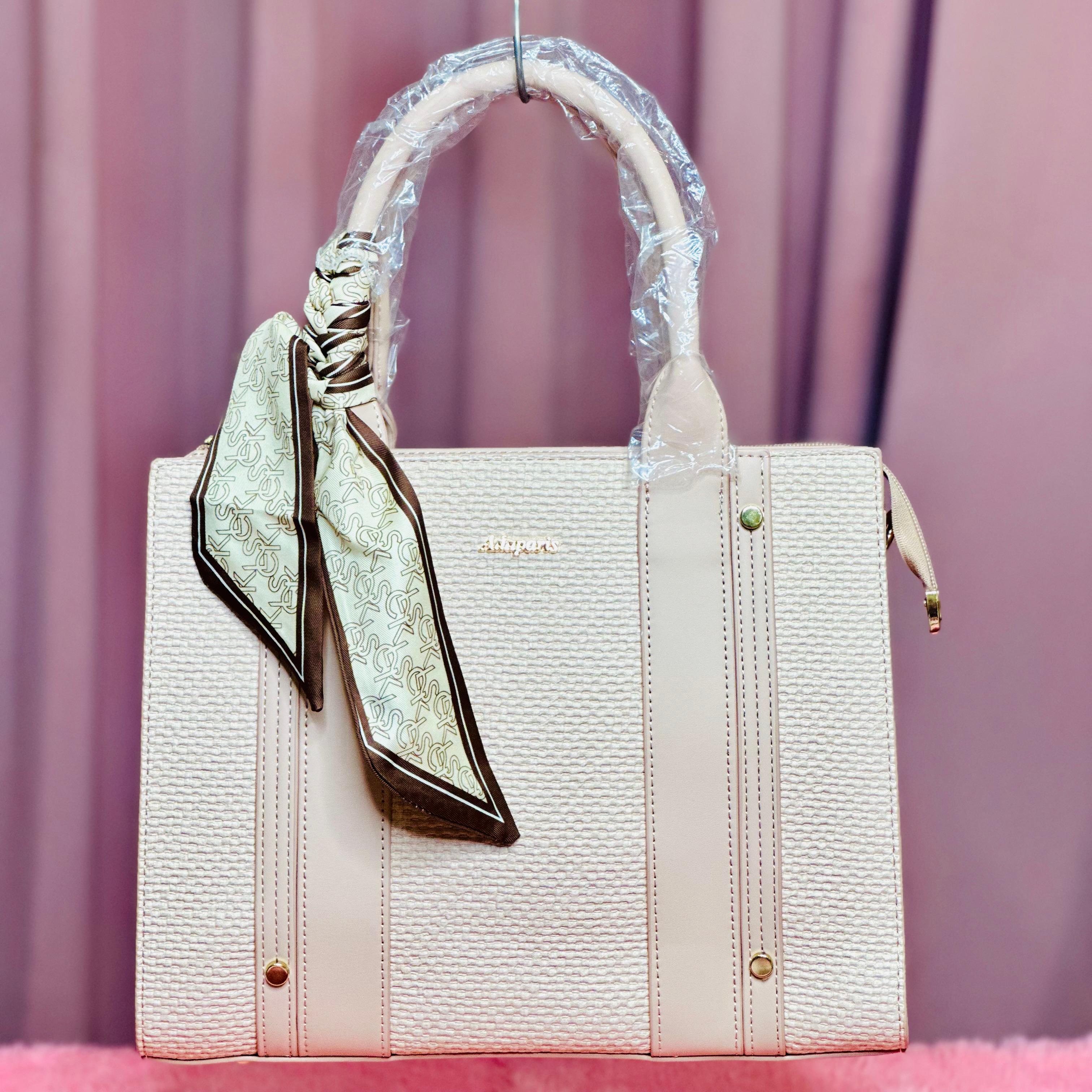 TOTS AND BAGS 01