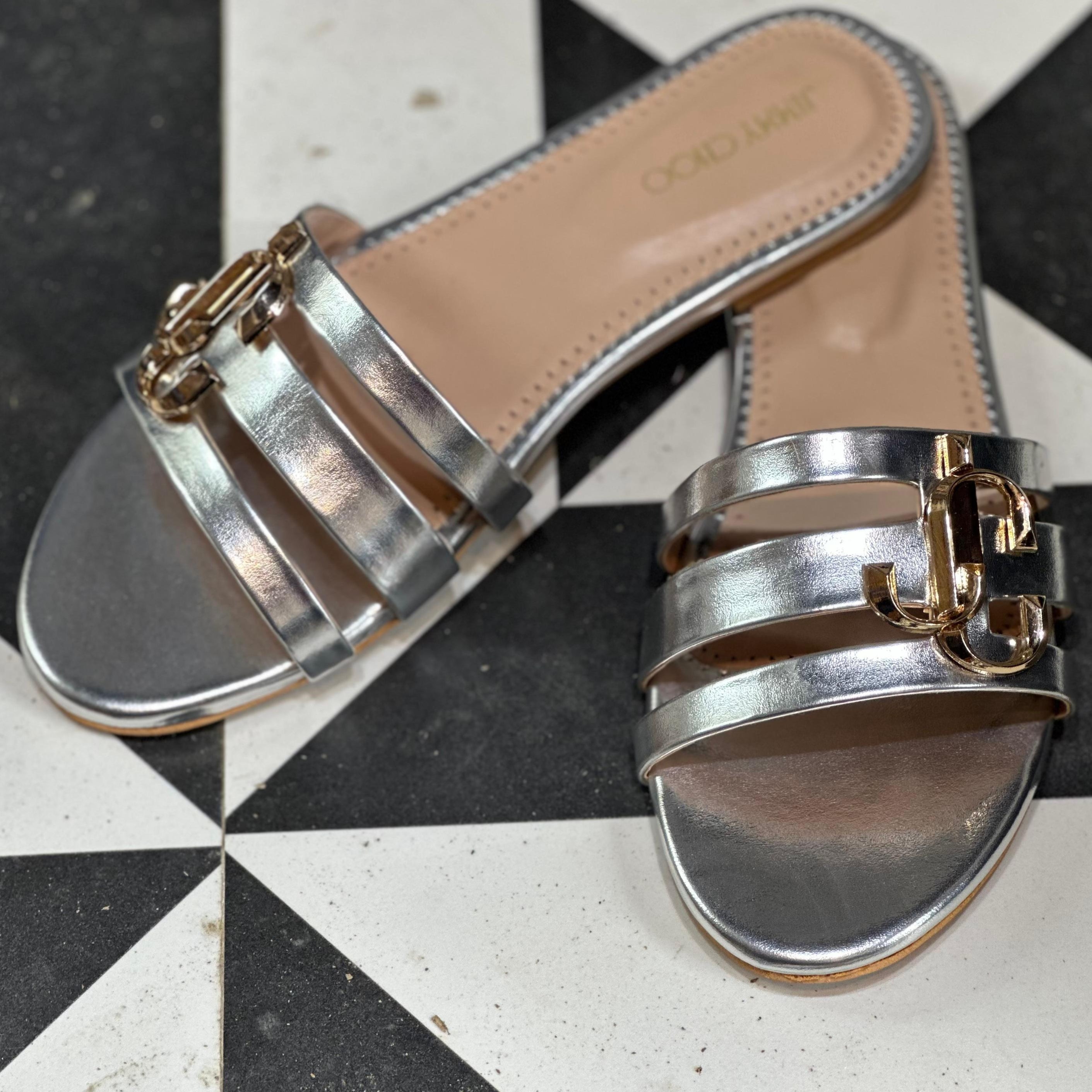 FLIP FLOPS 592