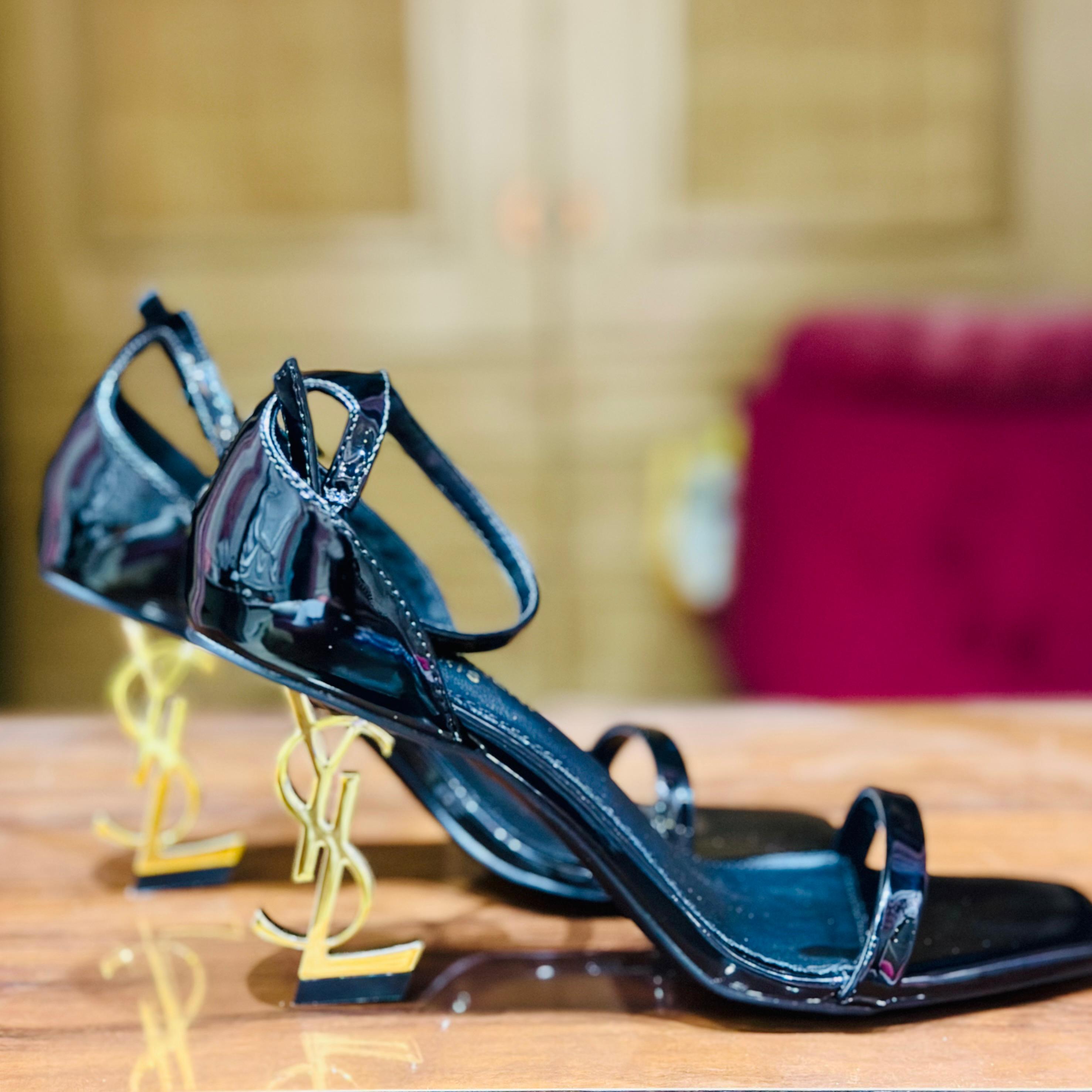 HEELS011