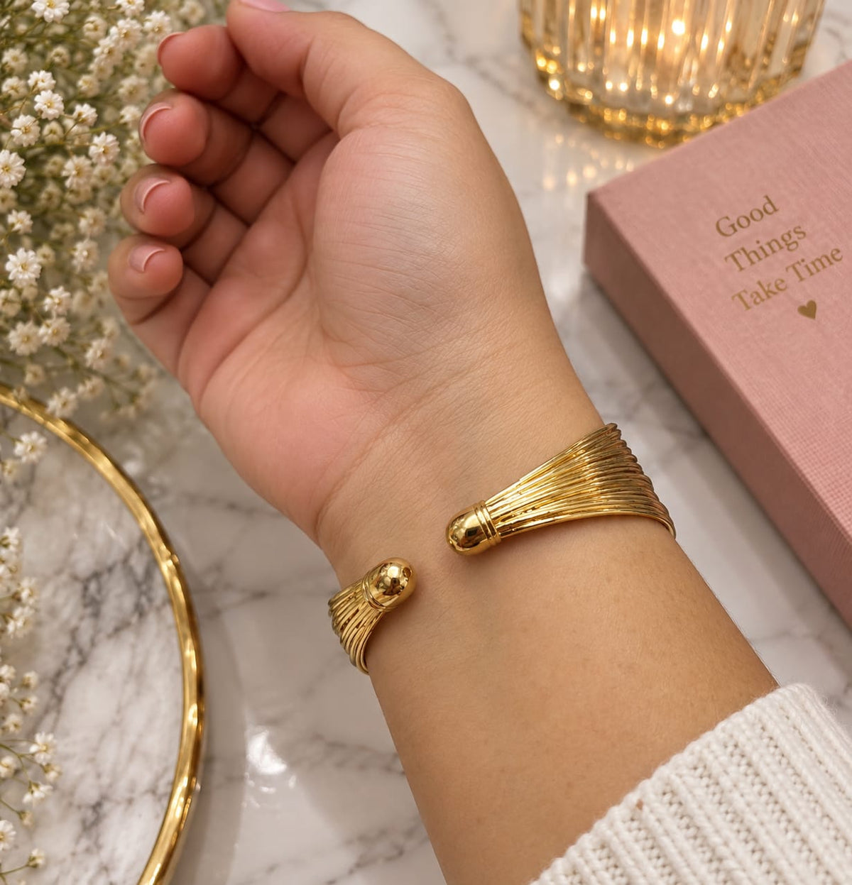 Elegant Golden Wire Bunch Bracelet 20261508