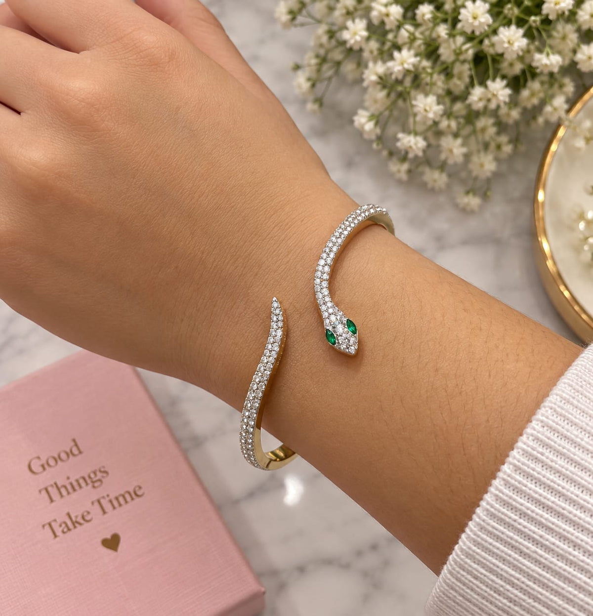 Elegant Snake Bracelet 20261511