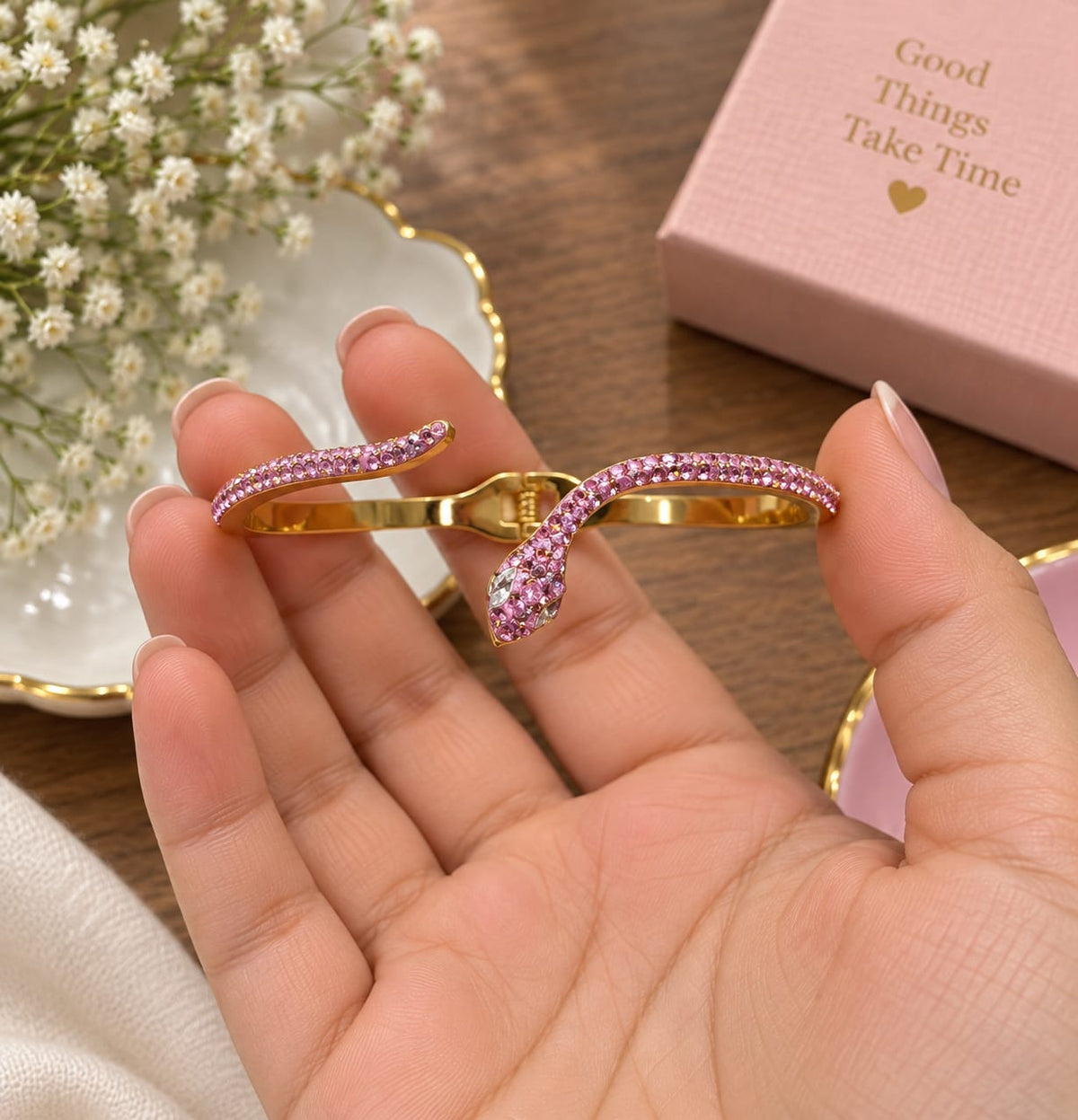 Elegant Snake Bracelet 20261512