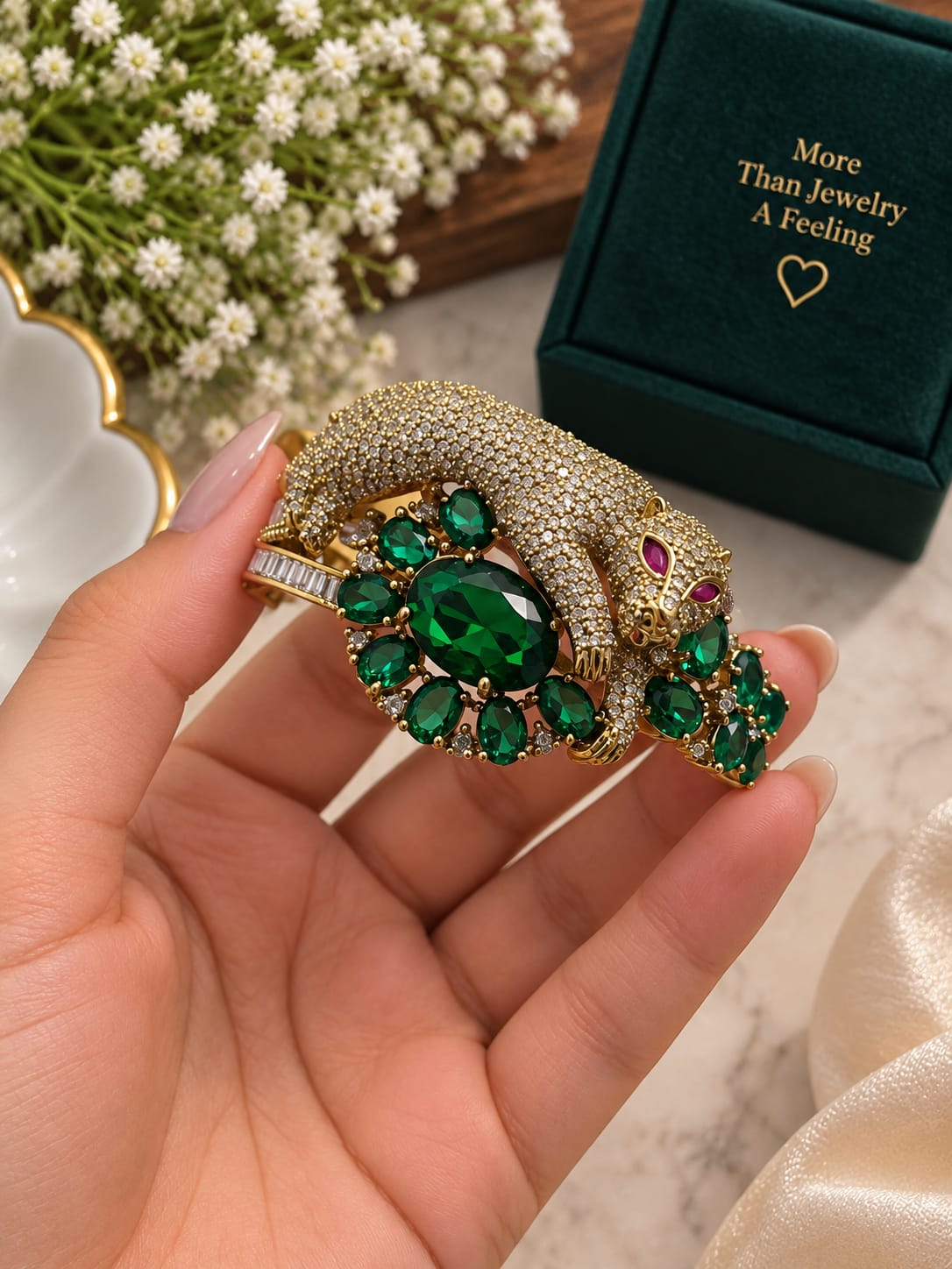 Elegant Designer Tiger Shinestone Bracelet 202617011