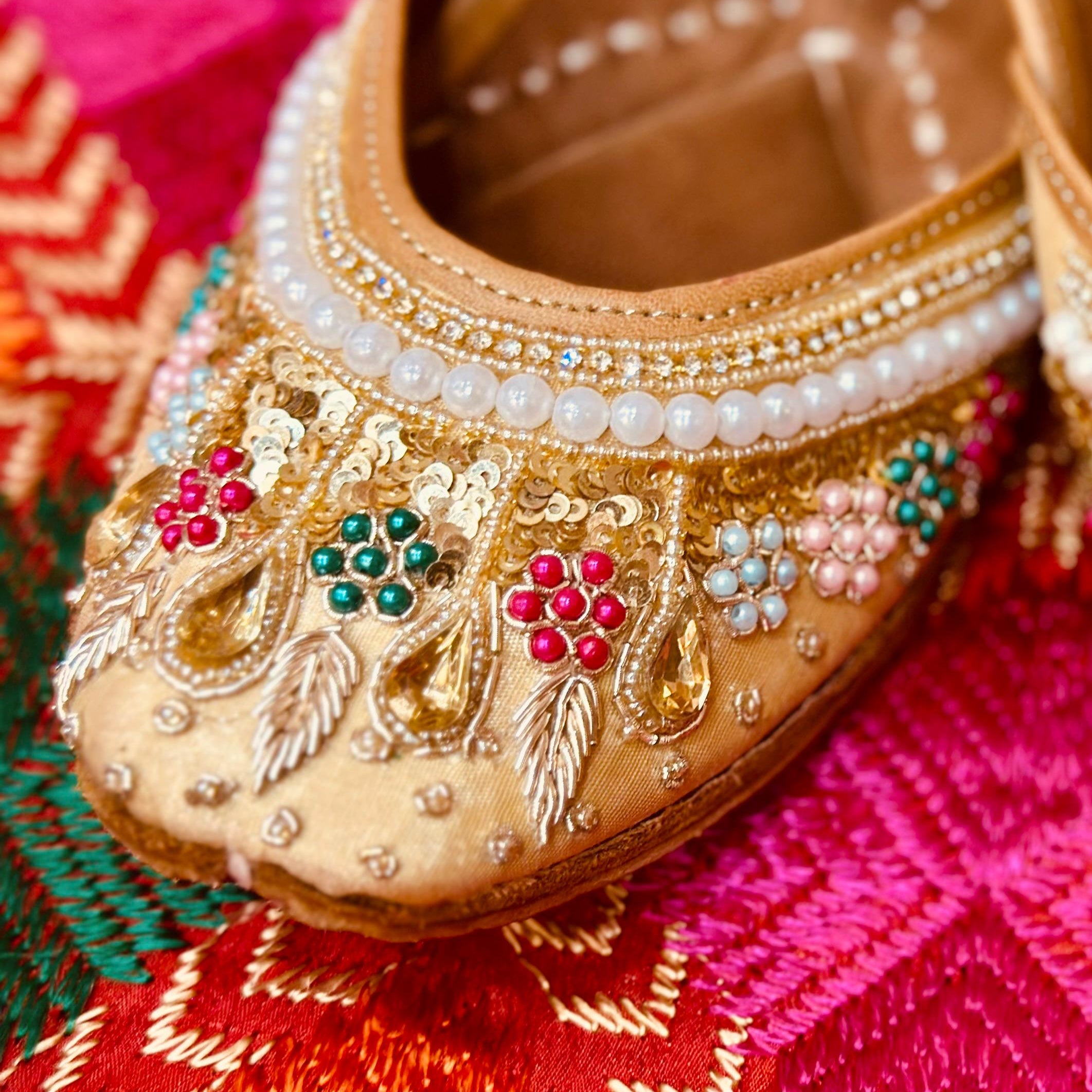 Punjabi Jutti heavy multi flower stone Work2701
