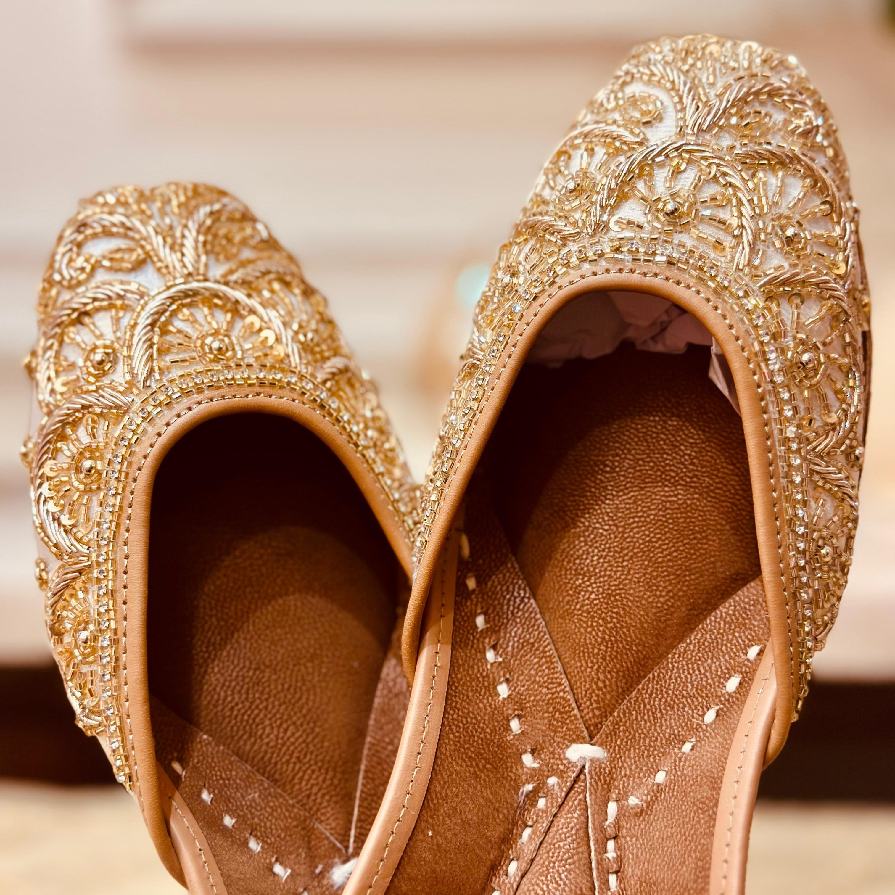 Punjabi Jutti Heavy Aari Work2801