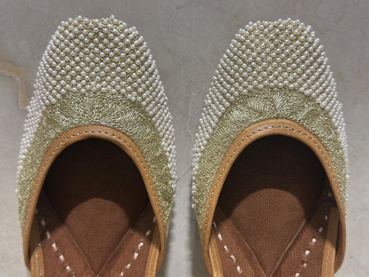 Punjabi Jutti pearl work 2919