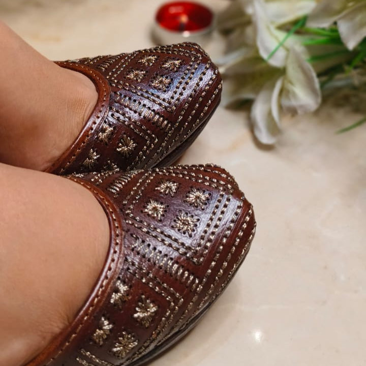 Punjabi Jutti Heavy Aari Work2512