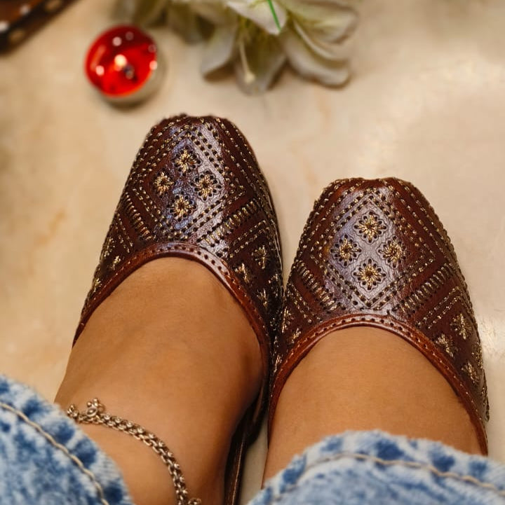 Punjabi Jutti Heavy Aari Work2512