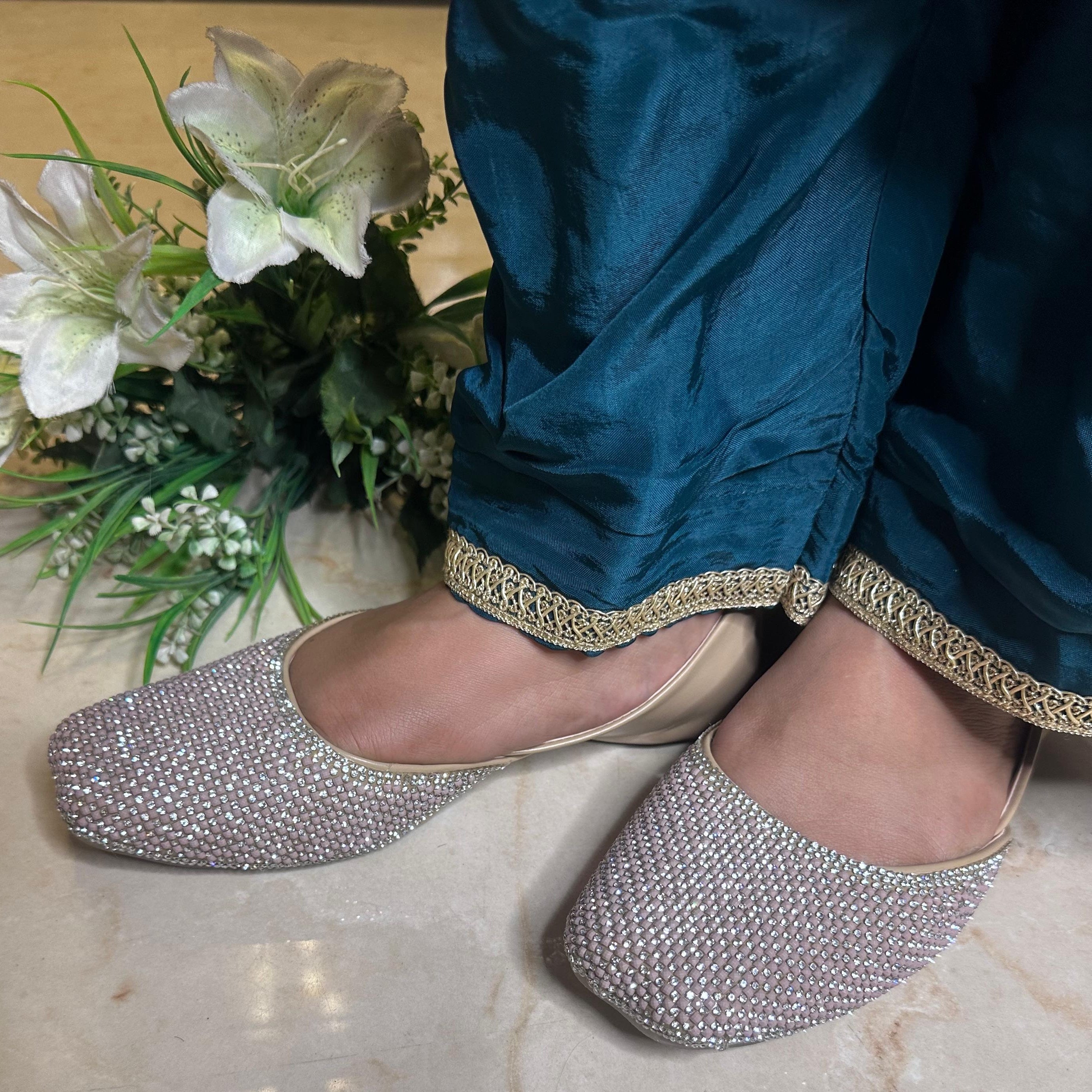 Punjabi Jutti heavy stone work 2922