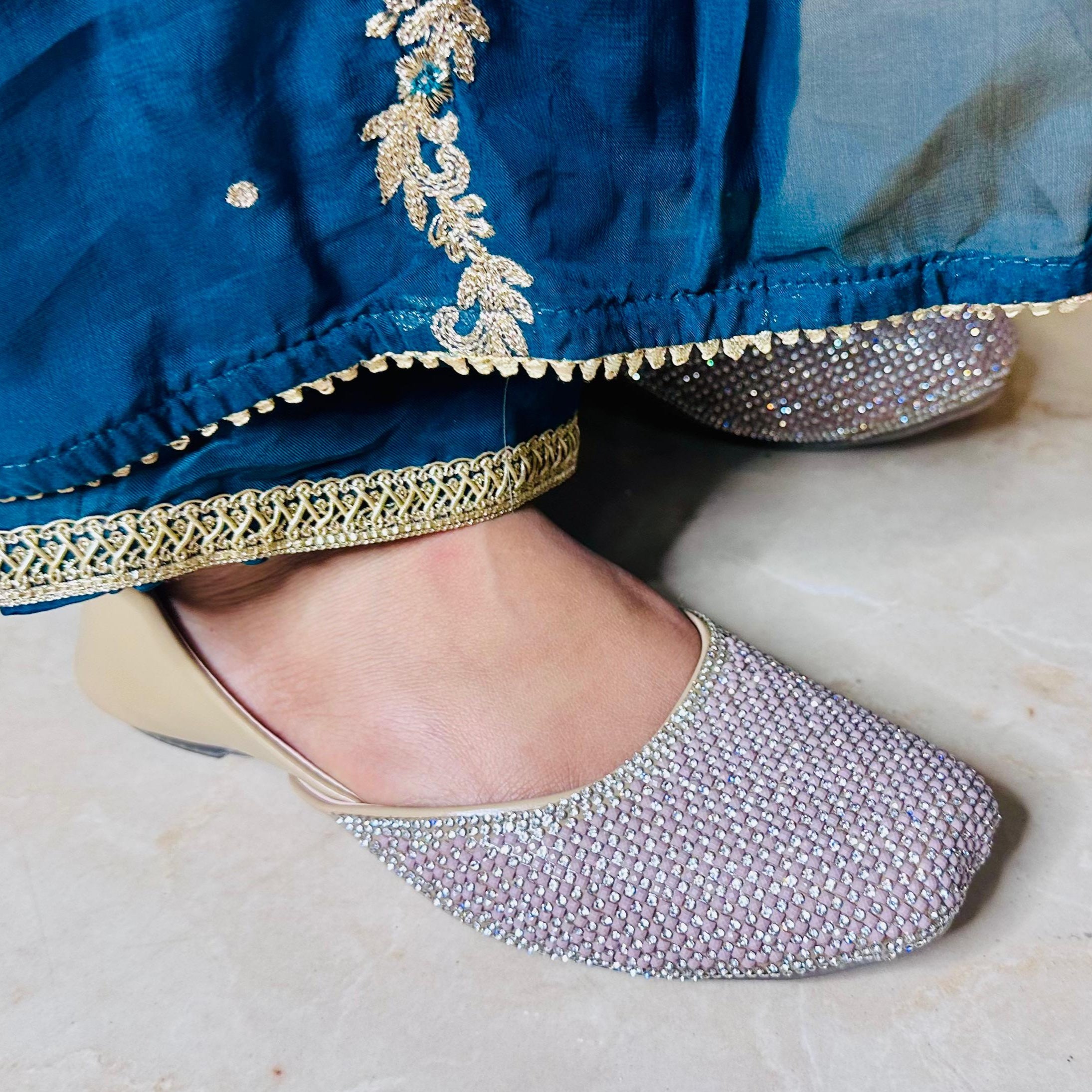 Punjabi Jutti heavy stone work 2922