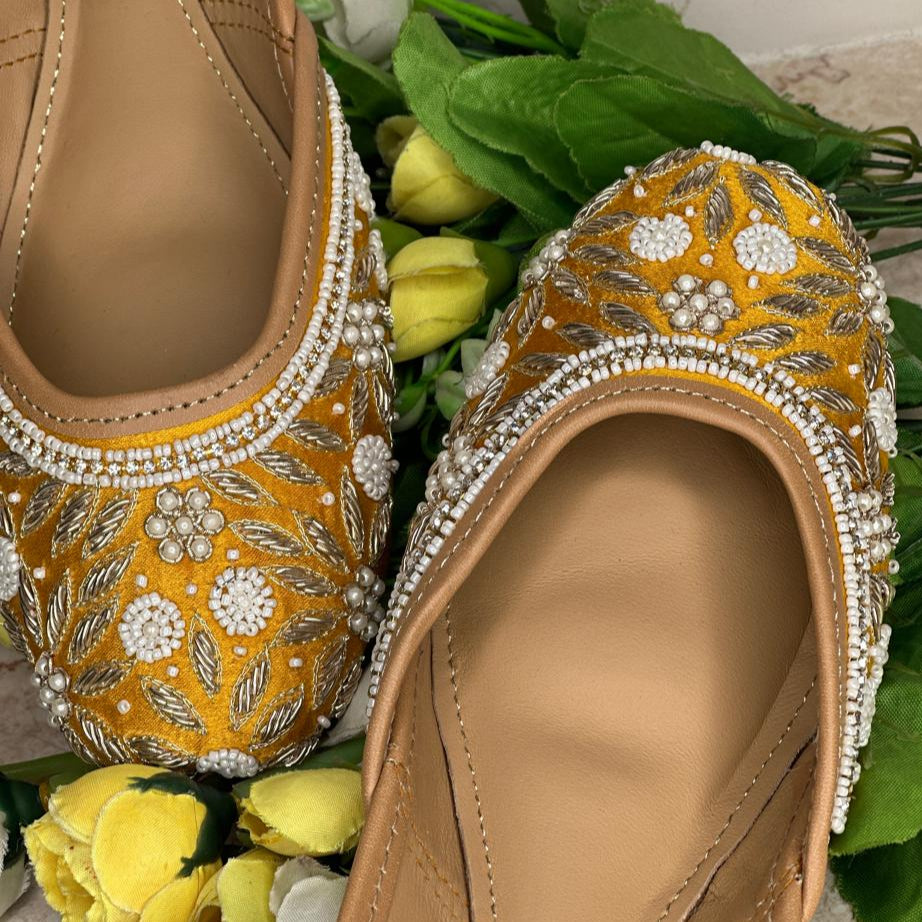 Punjabi Jutti Heavy Pearl Work2809