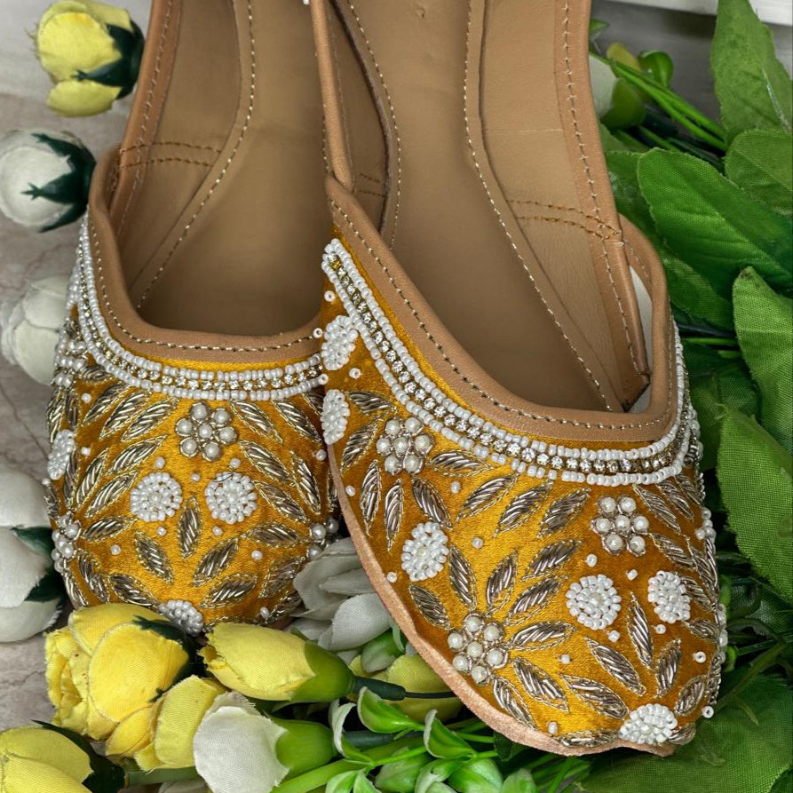 Punjabi Jutti Heavy Pearl Work2809
