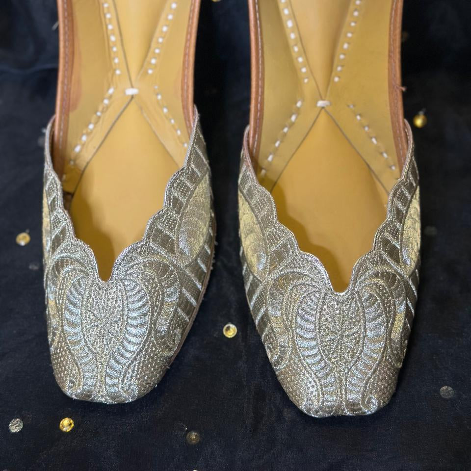 Punjabi Jutti Heavy Golden Work2816