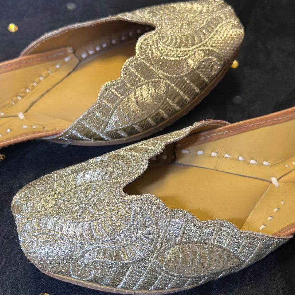 Punjabi Jutti Heavy Golden Work2816