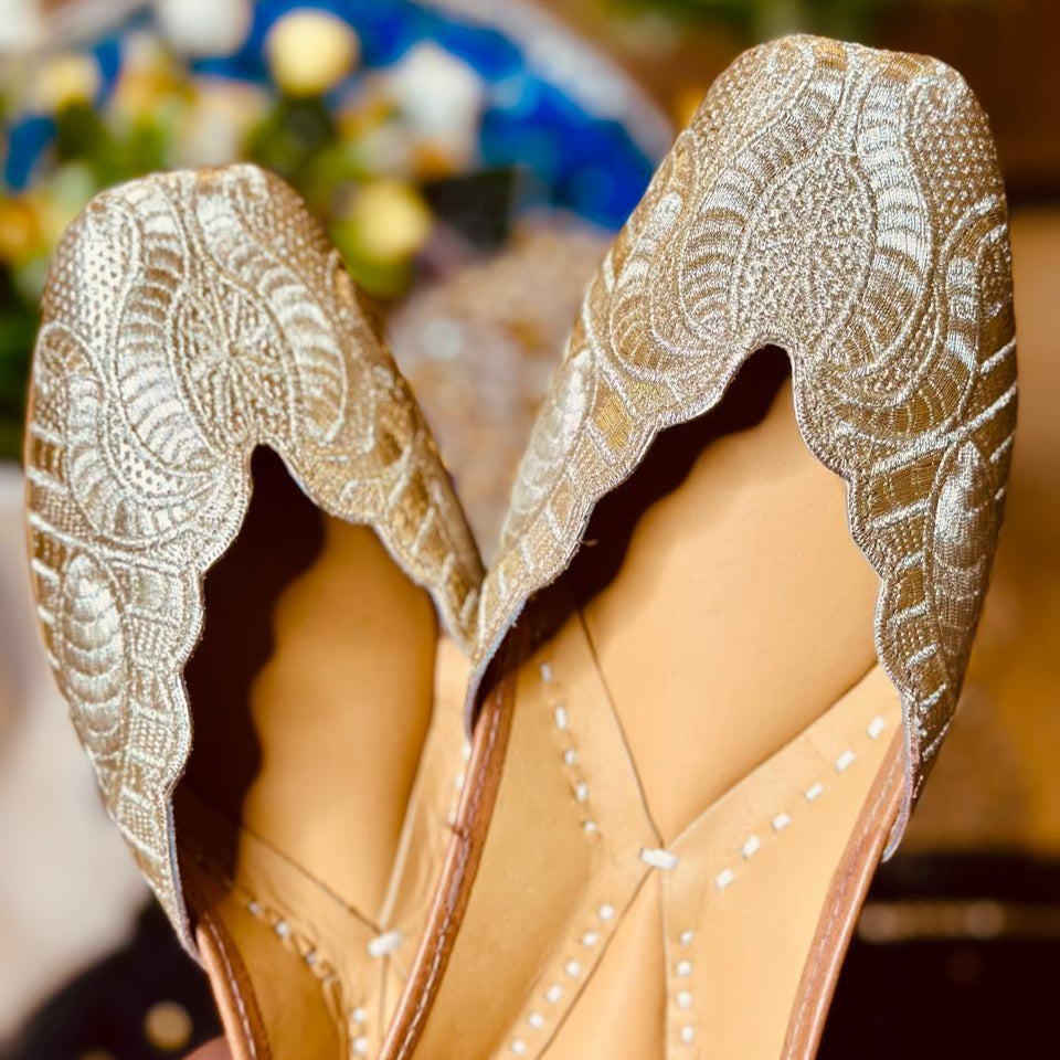 Punjabi Jutti Heavy Golden Work2816