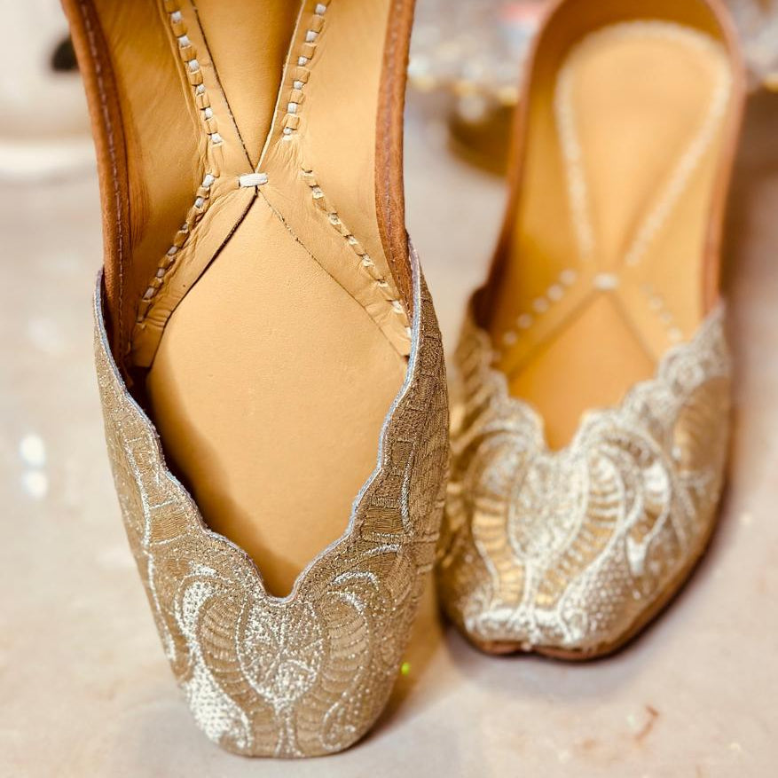 Punjabi Jutti Heavy Golden Work2816