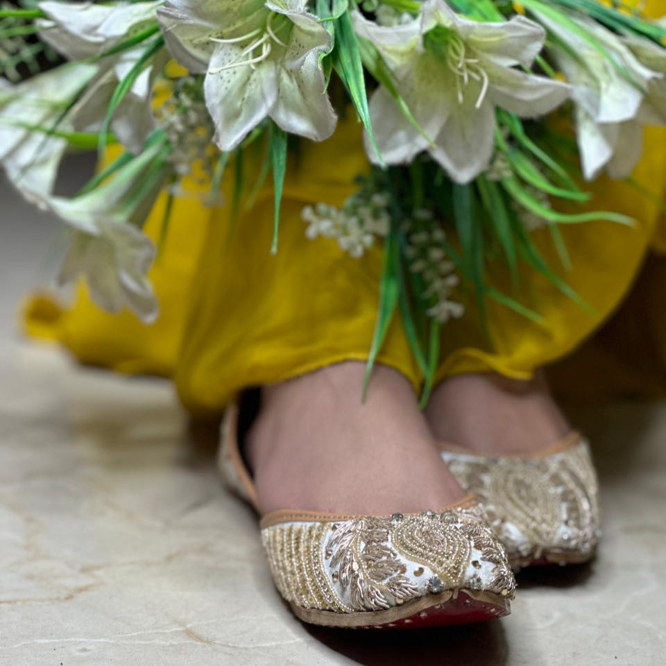 Punjabi Jutti Heavy Golden Sequence Work2817