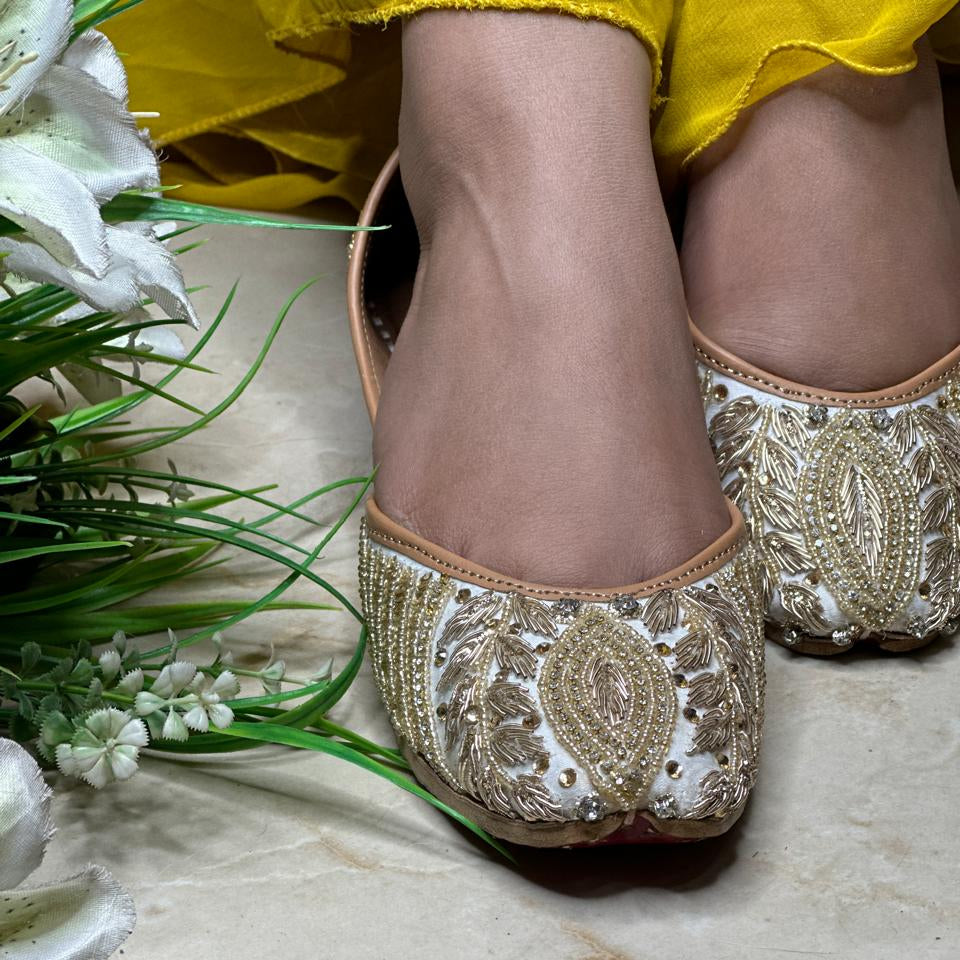Punjabi Jutti Heavy Golden Sequence Work2817