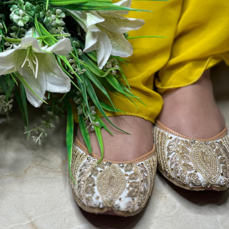 Punjabi Jutti Heavy Golden Sequence Work2817