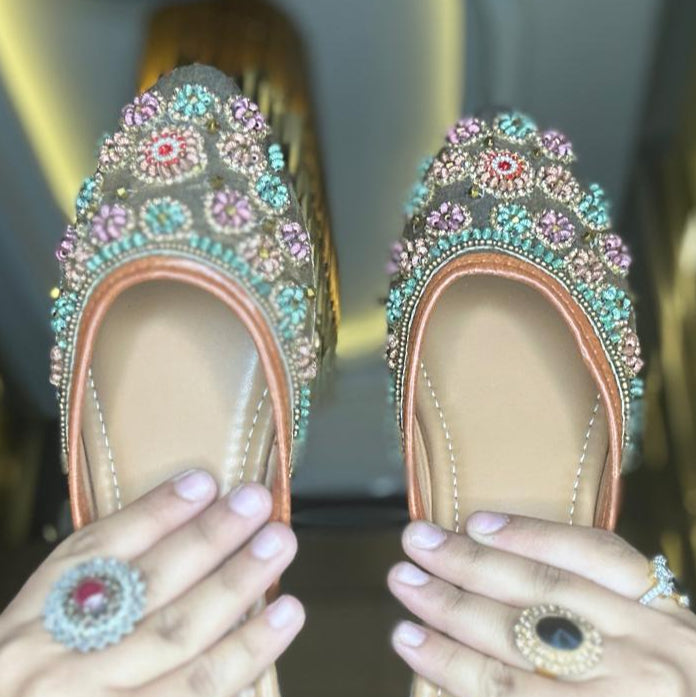 Punjabi Jutti Multi Sequence Heavy Work2823