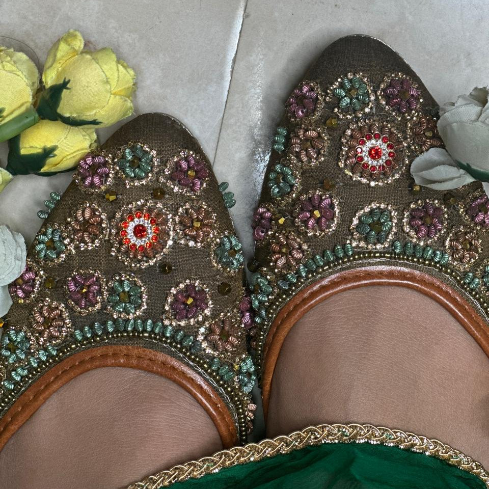 Punjabi Jutti Multi Sequence Heavy Work2823