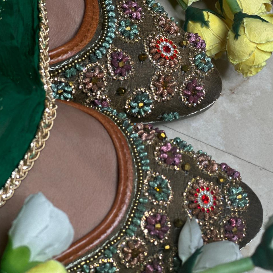 Punjabi Jutti Multi Sequence Heavy Work2823