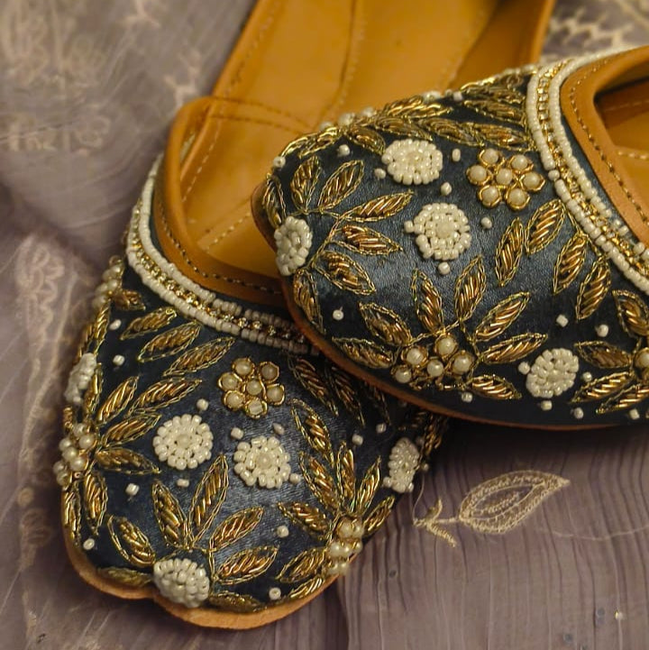 punjabi jutti heavy pearl work 2923