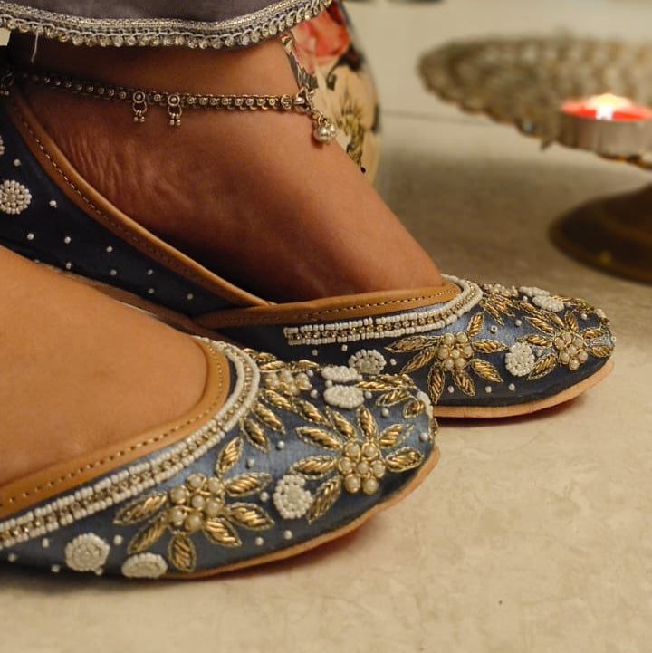 punjabi jutti heavy pearl work 2923