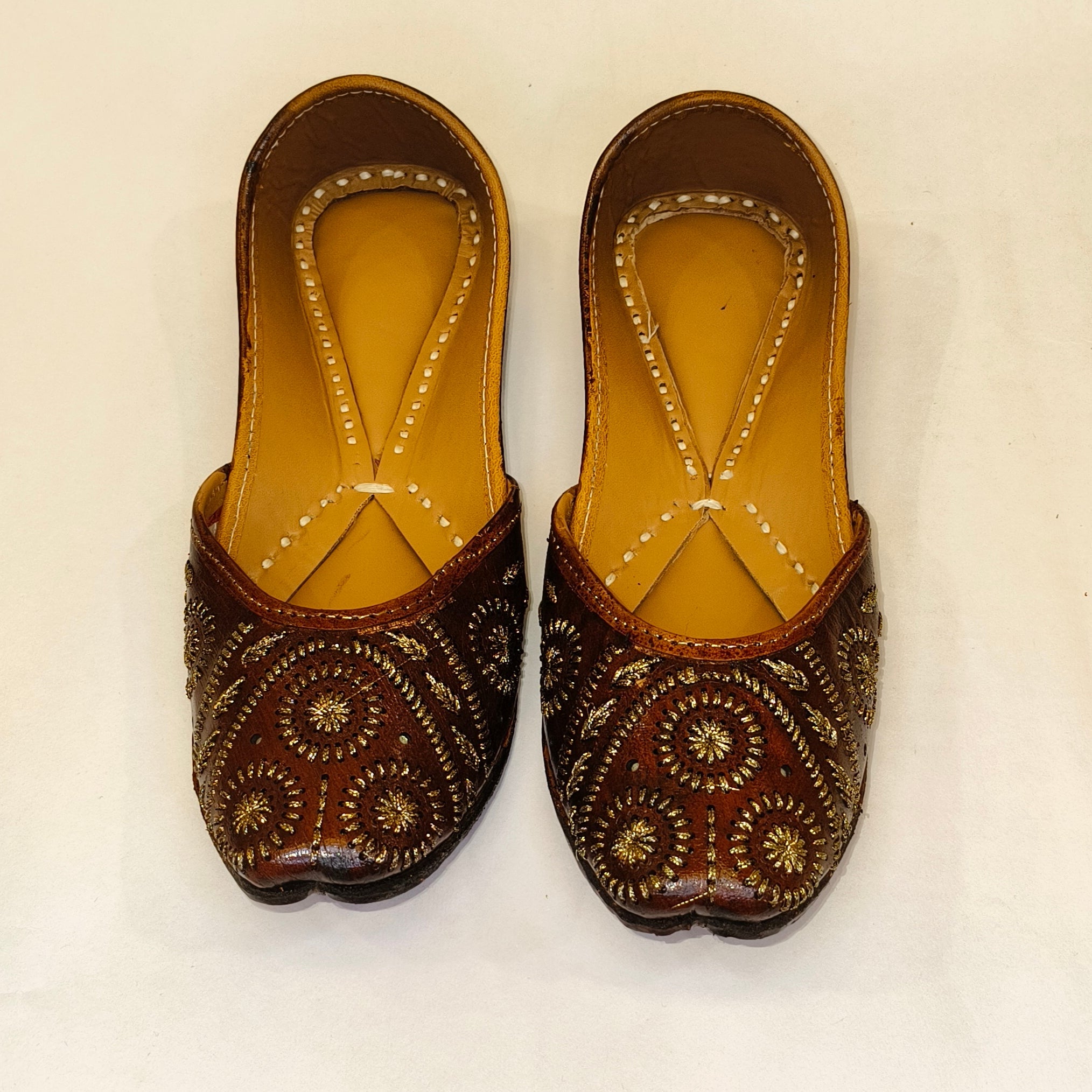 Punjabi Jutti Heavy Aari Work2510