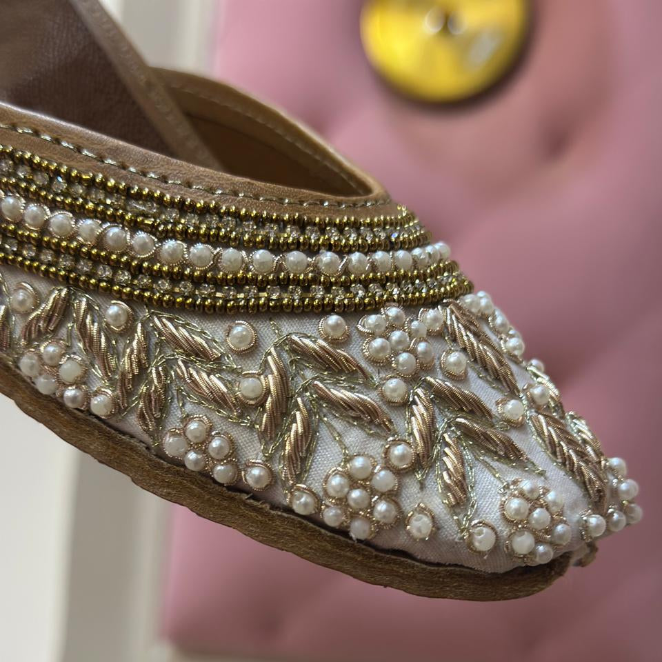 Punjabi Jutti pearl work 2921