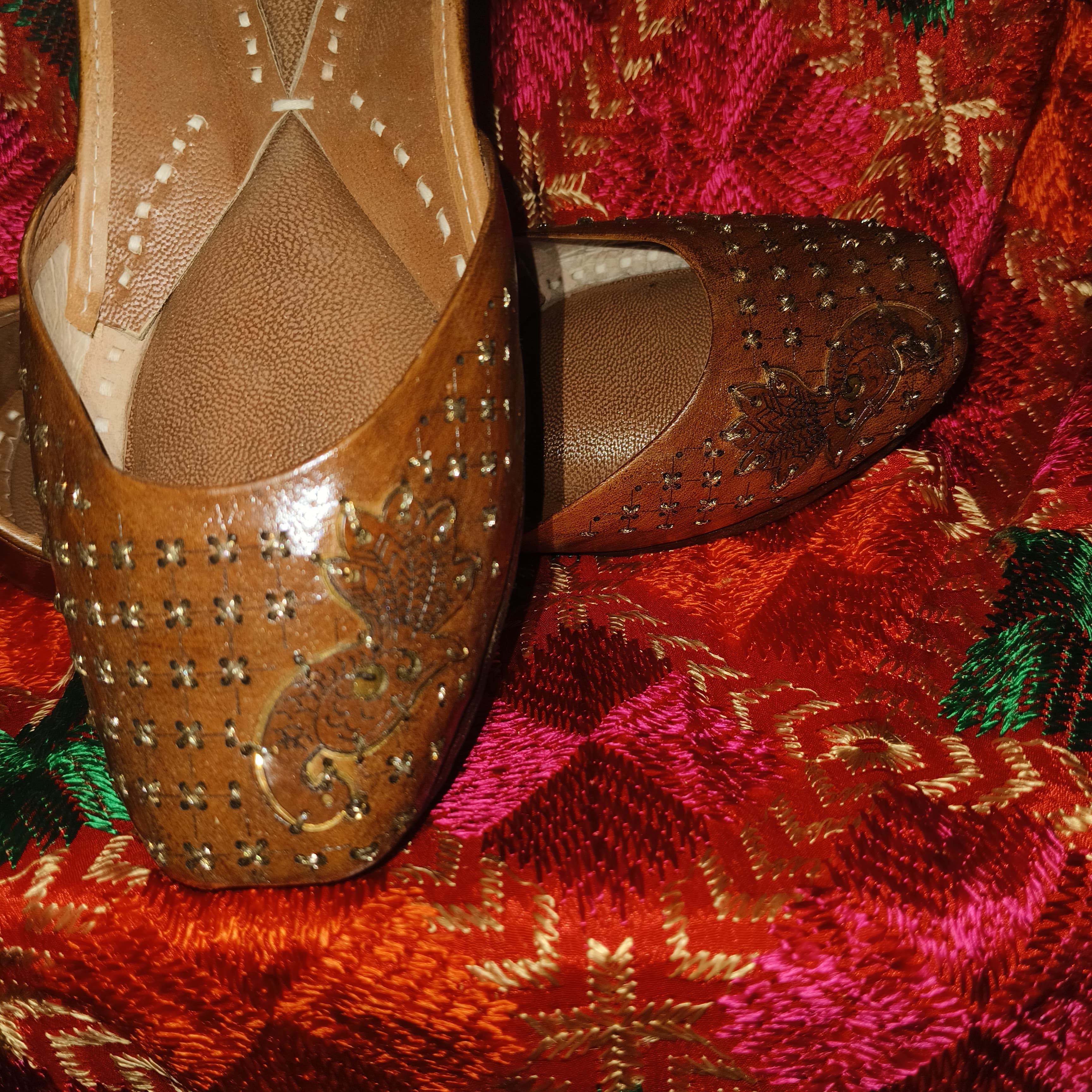 Punjabi Jutti casual in leather work 03123