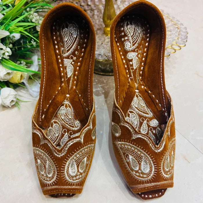Punjabi Jutti front open kadai Work 20260309