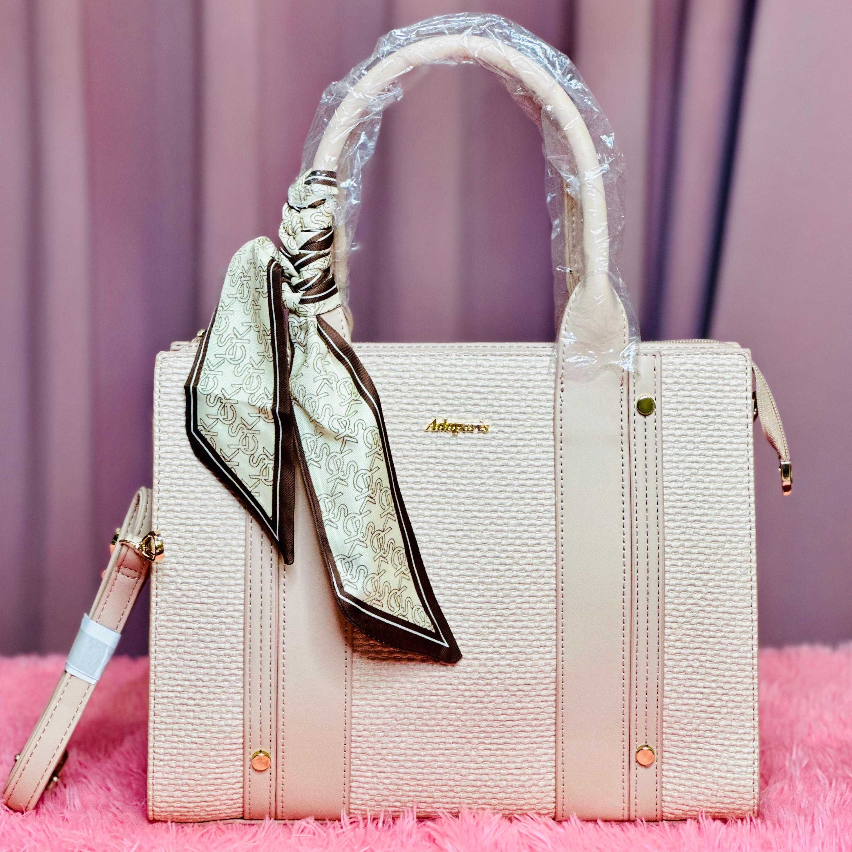 TOTS AND BAGS 01