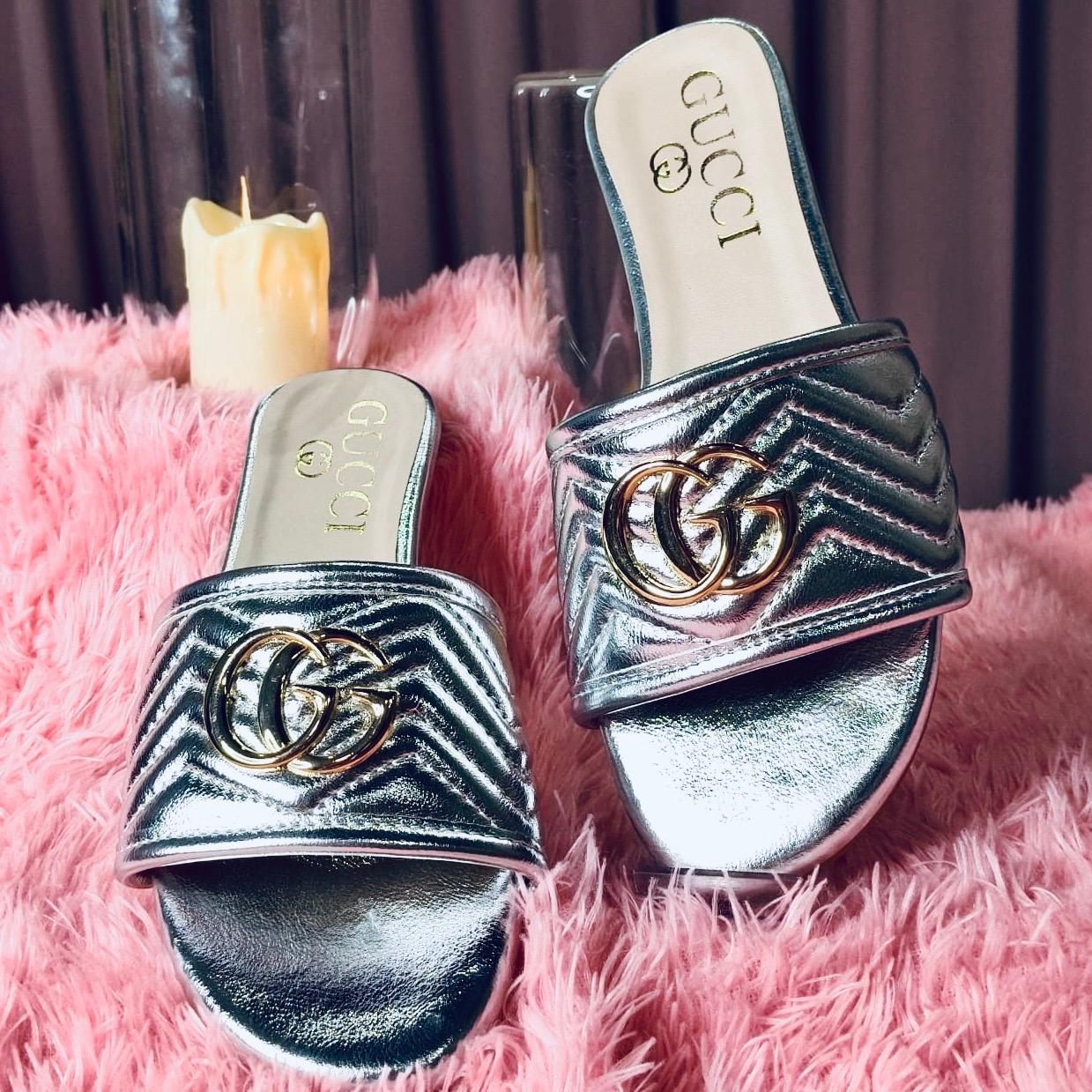 FLIP FLOPS 538