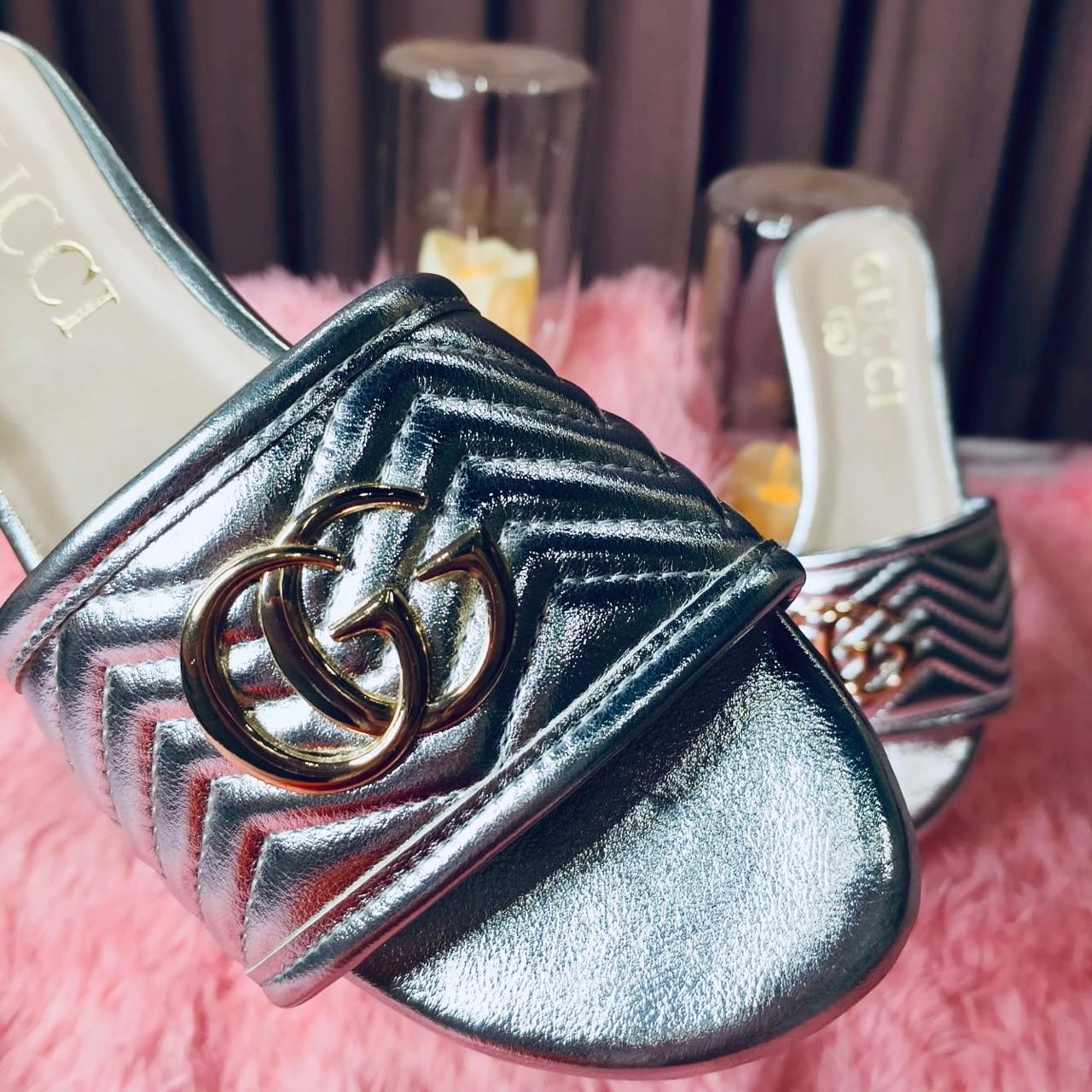 FLIP FLOPS 538