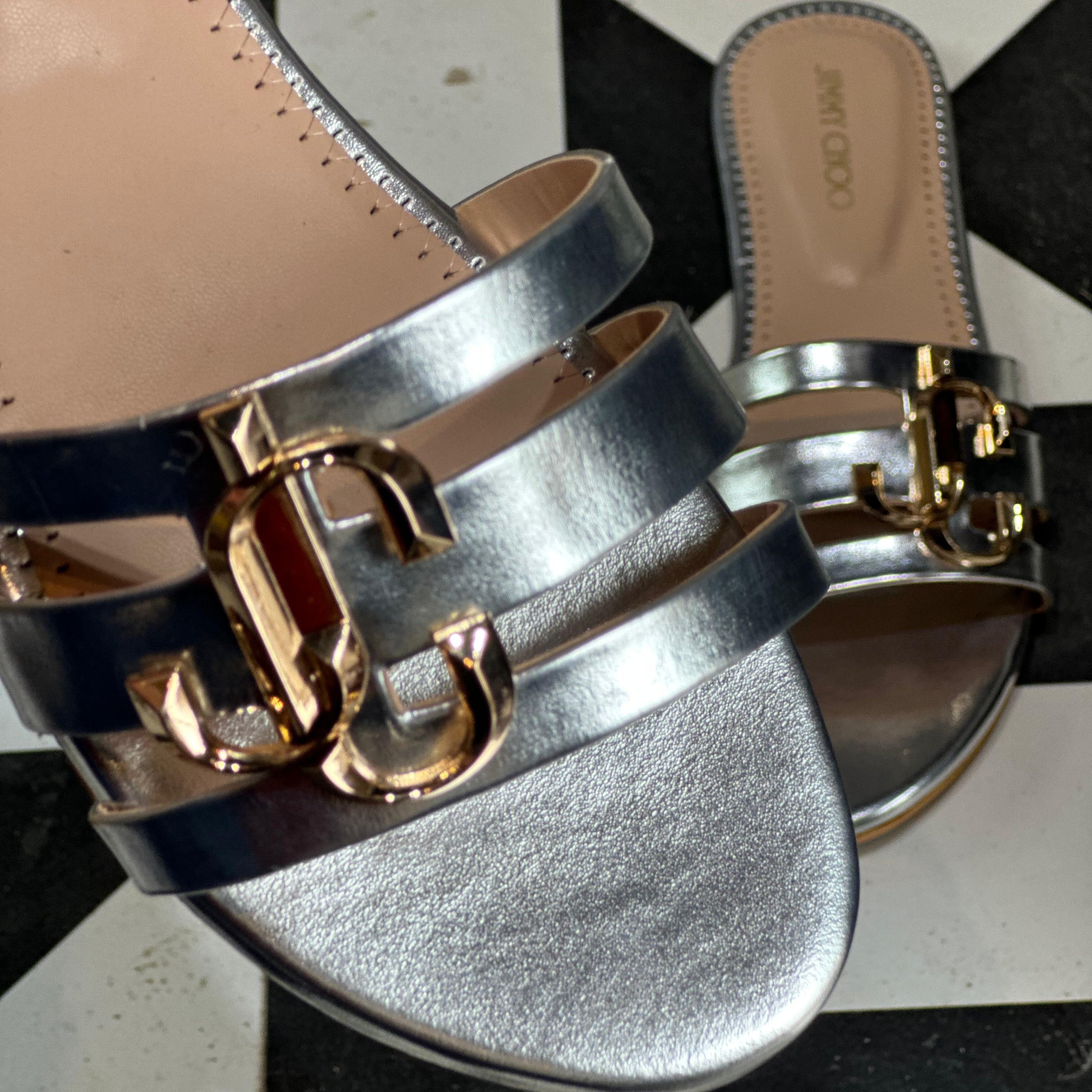 FLIP FLOPS 592