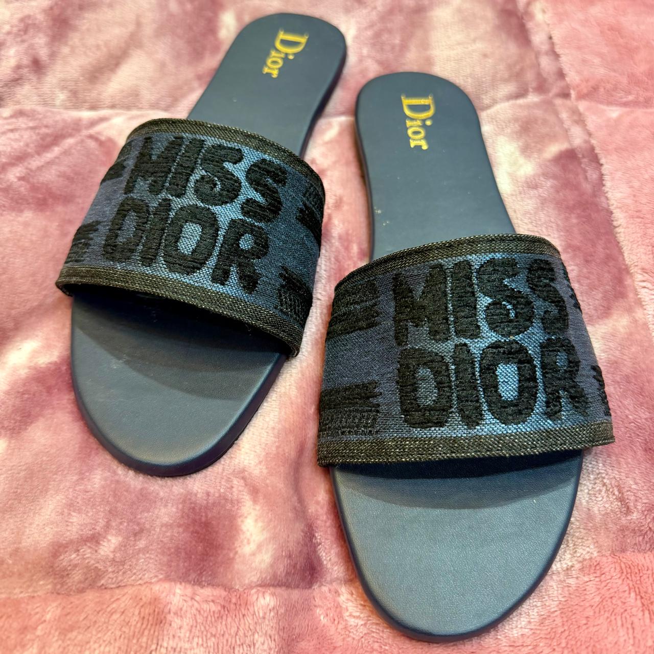 FLIP FLOPS 2323