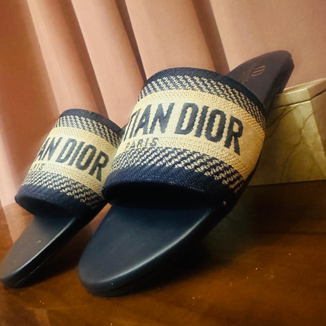 FLIP FLOPS 562